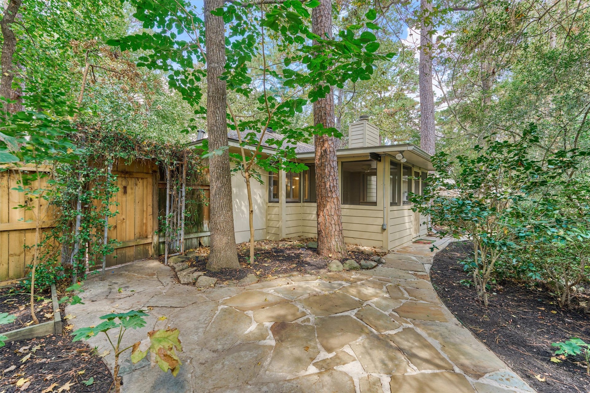 2 Rock Pine Court, The Woodlands, TX 77381 2 Rock Pine Court, The Woodlands, TX 77381