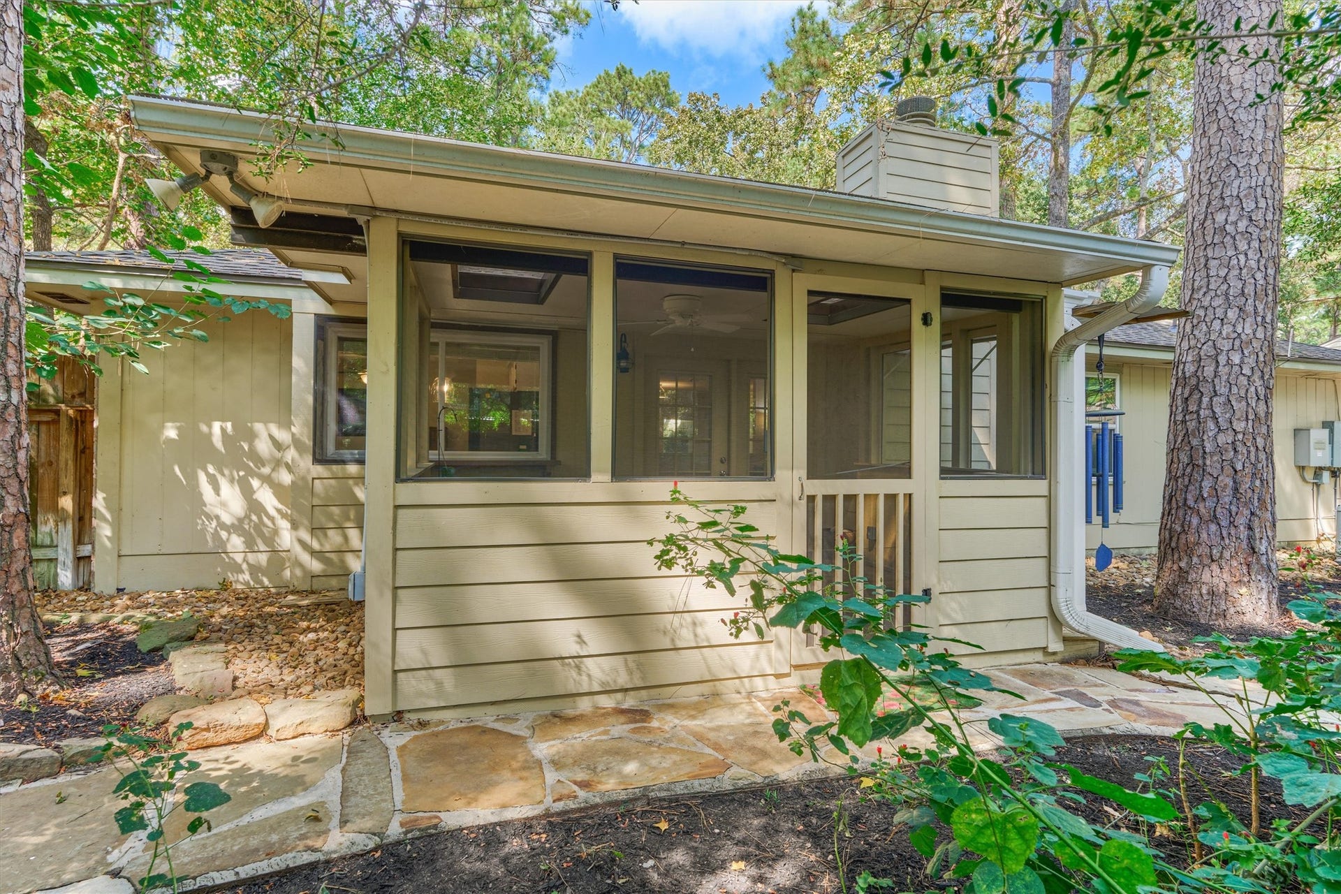 2 Rock Pine Court, The Woodlands, TX 77381 2 Rock Pine Court, The Woodlands, TX 77381