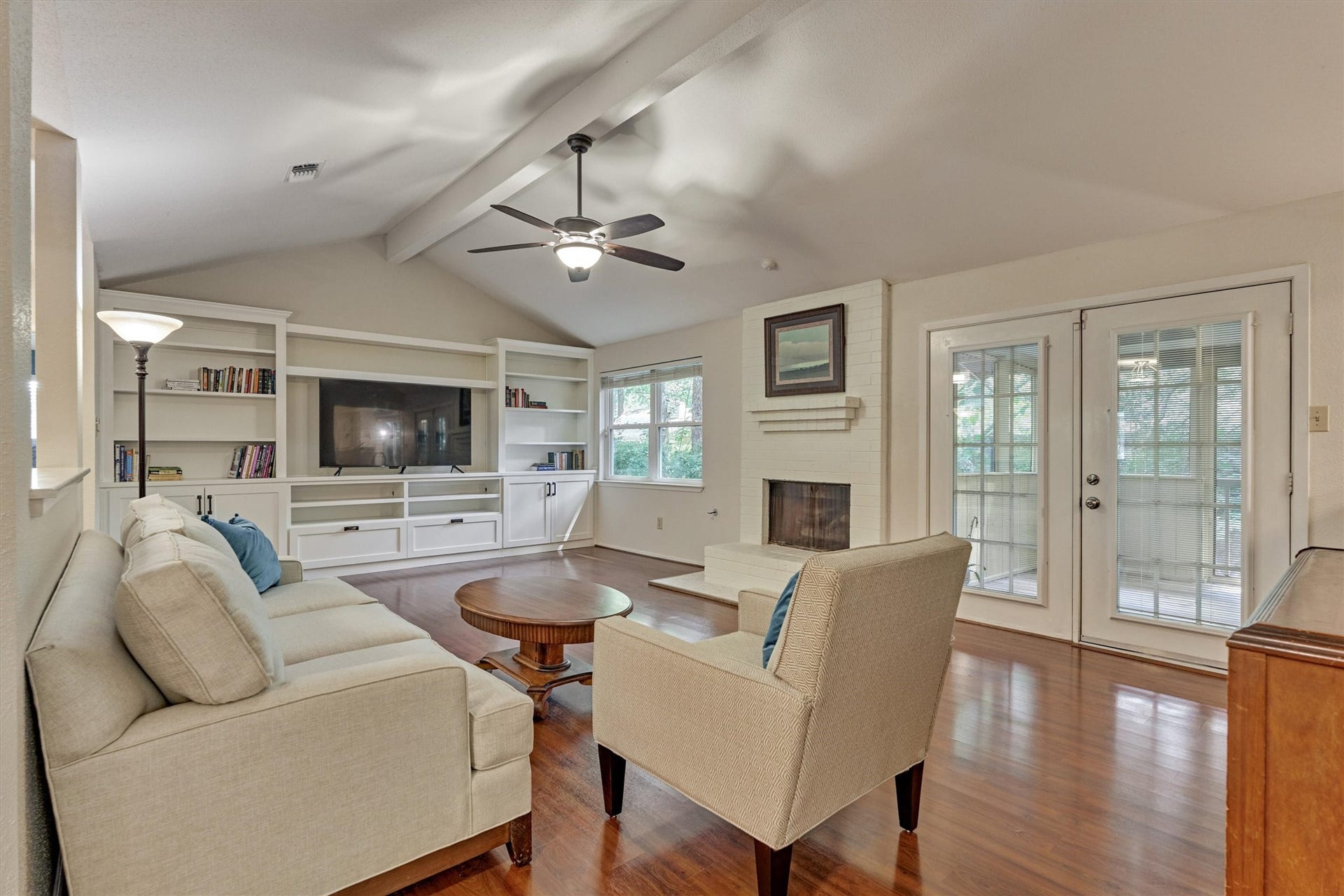 2 Rock Pine Court, The Woodlands, TX 77381 2 Rock Pine Court, The Woodlands, TX 77381
