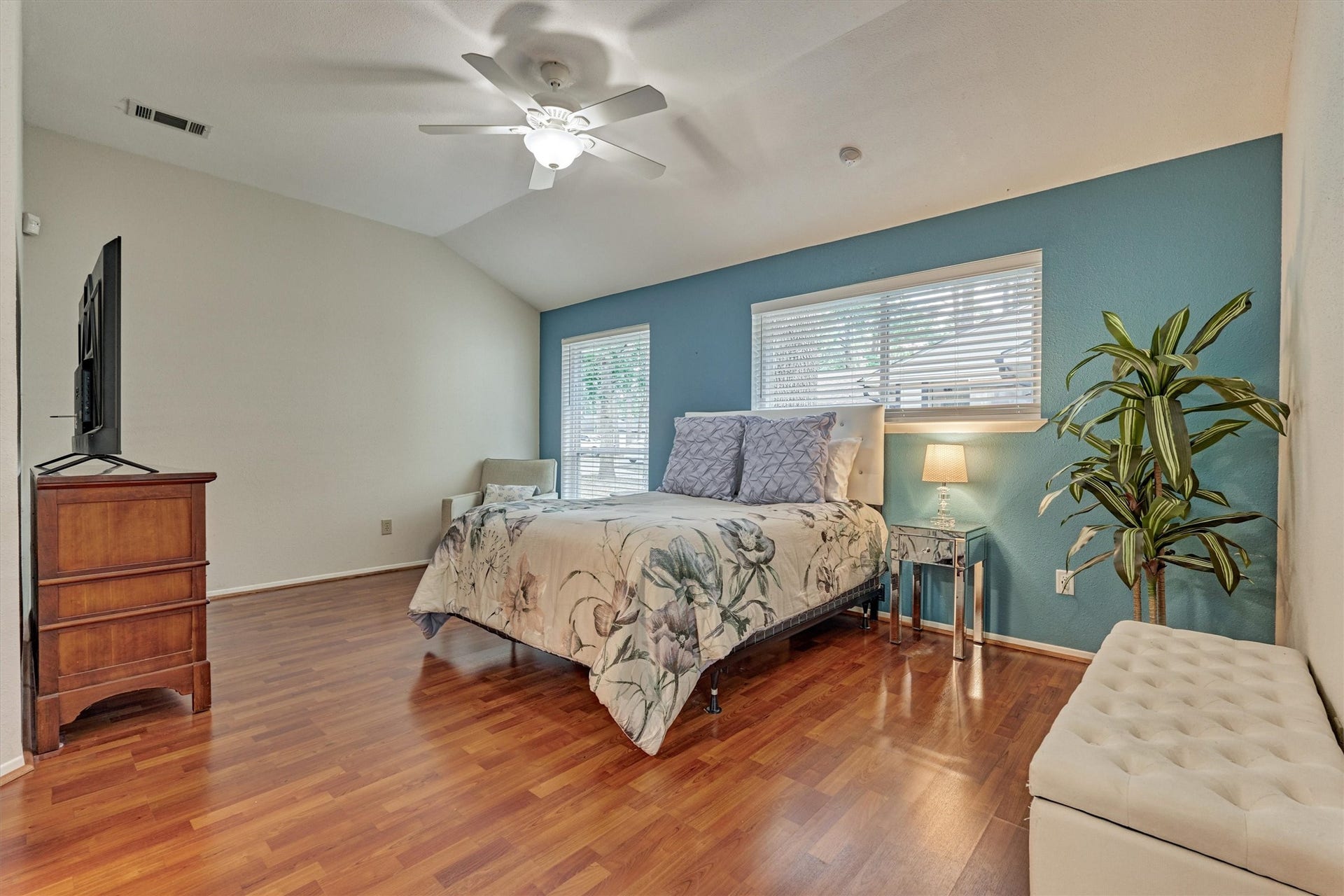 2 Rock Pine Court, The Woodlands, TX 77381 2 Rock Pine Court, The Woodlands, TX 77381