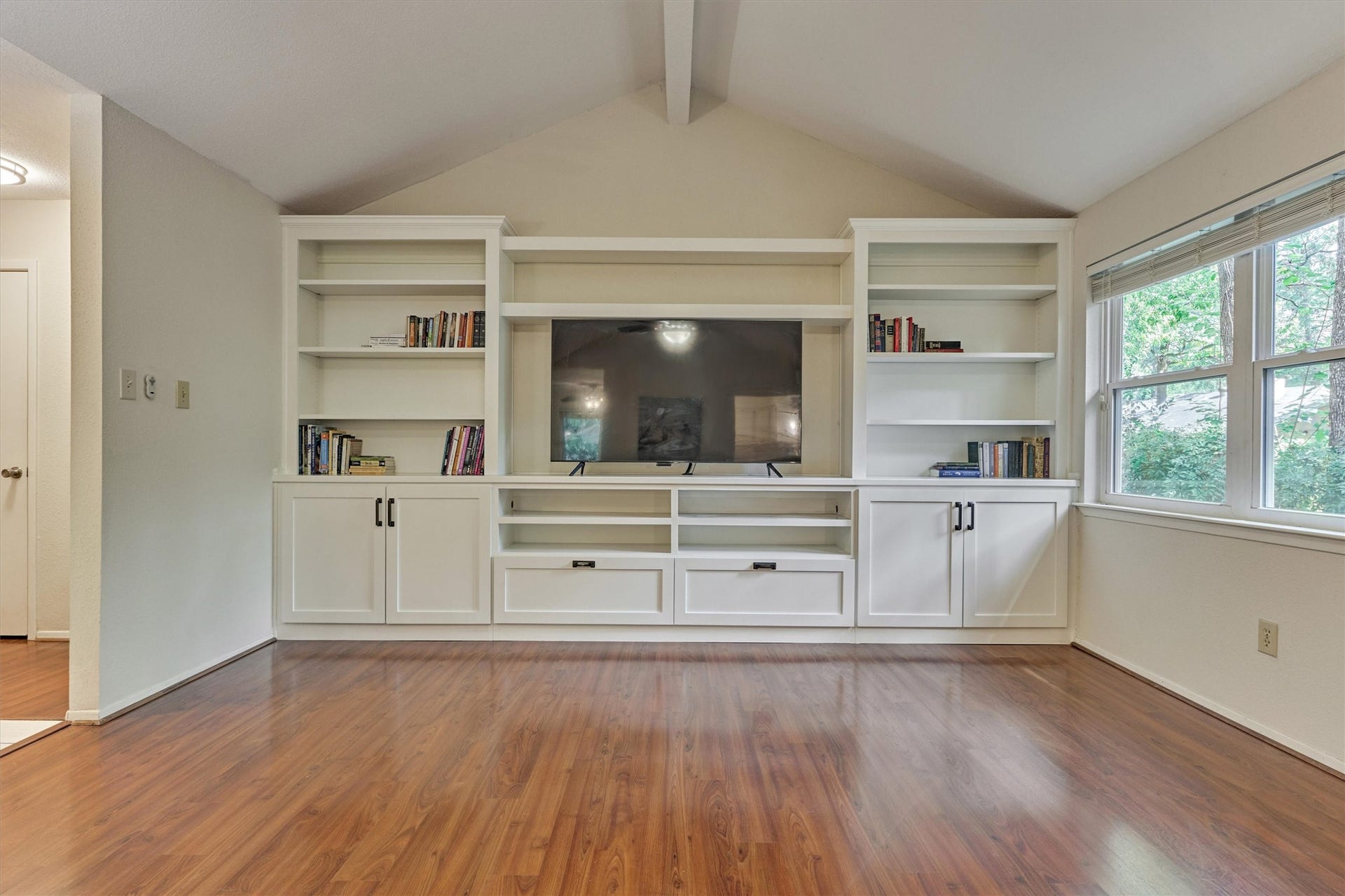 2 Rock Pine Court, The Woodlands, TX 77381 2 Rock Pine Court, The Woodlands, TX 77381