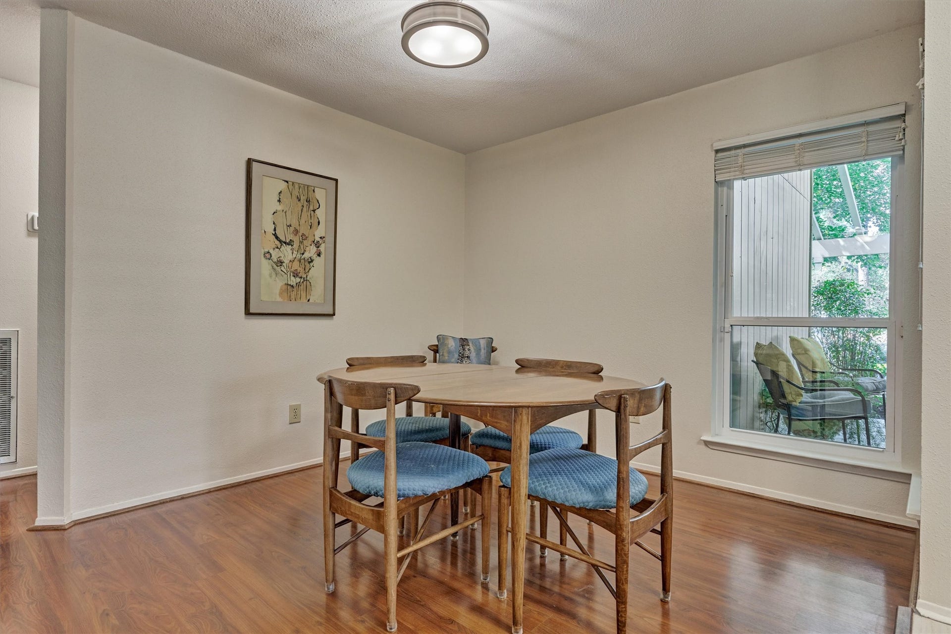2 Rock Pine Court, The Woodlands, TX 77381 2 Rock Pine Court, The Woodlands, TX 77381