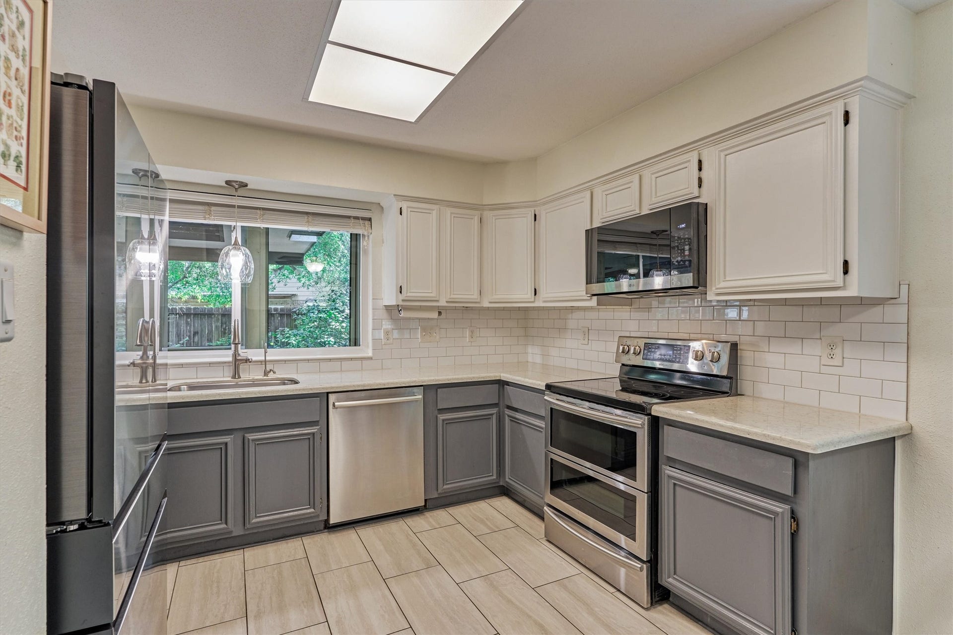 2 Rock Pine Court, The Woodlands, TX 77381 2 Rock Pine Court, The Woodlands, TX 77381