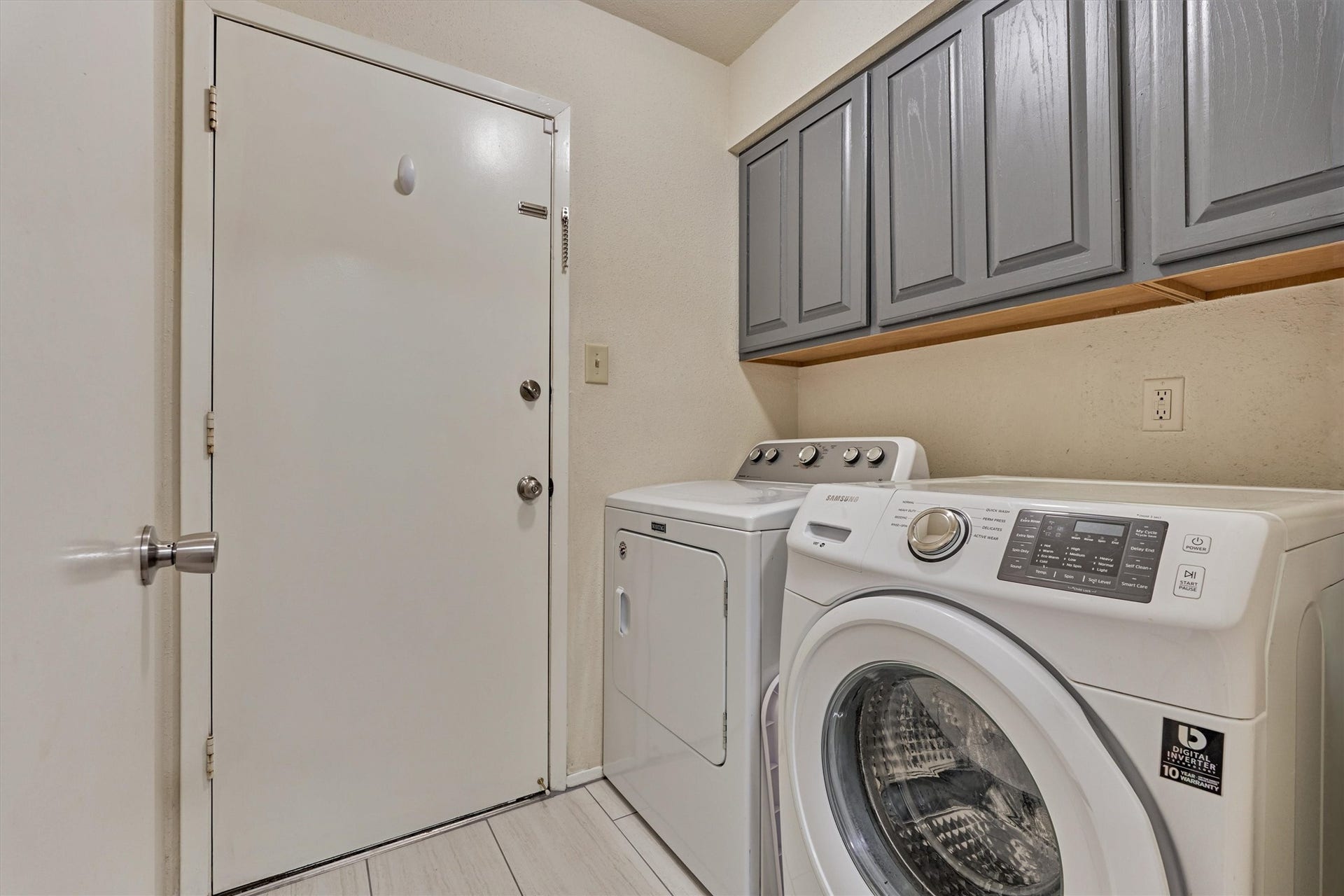 2 Rock Pine Court, The Woodlands, TX 77381 2 Rock Pine Court, The Woodlands, TX 77381