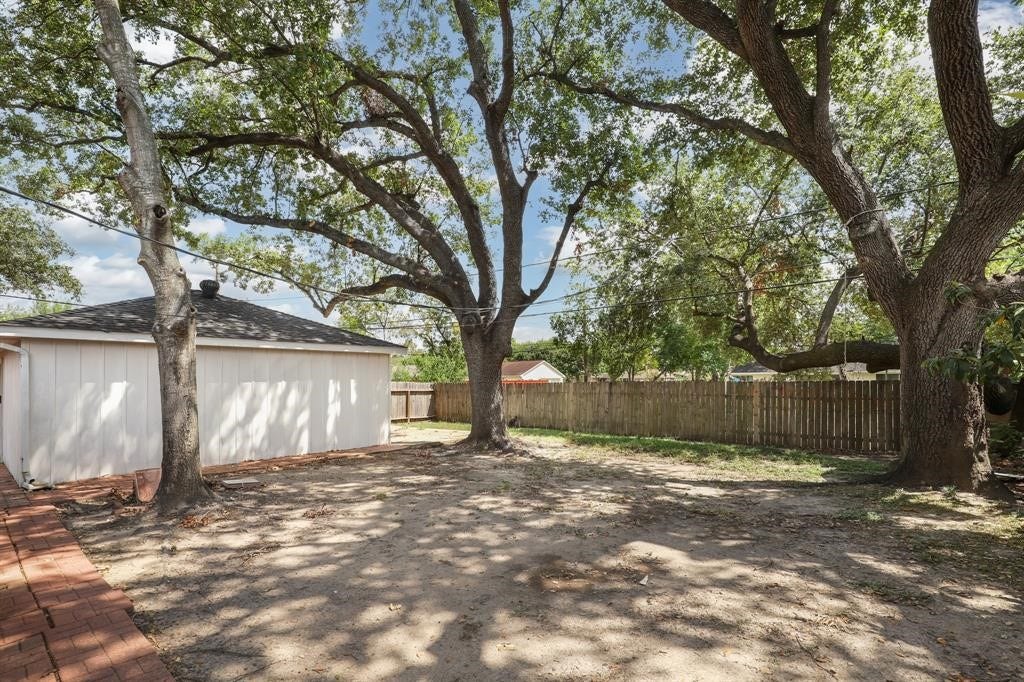 7203 Lacy Hill Drive, Houston, TX 77036 7203 Lacy Hill Drive, Houston, TX 77036