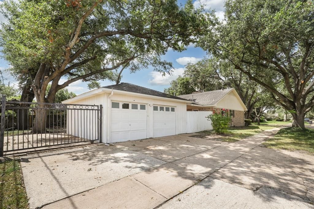 7203 Lacy Hill Drive, Houston, TX 77036 7203 Lacy Hill Drive, Houston, TX 77036