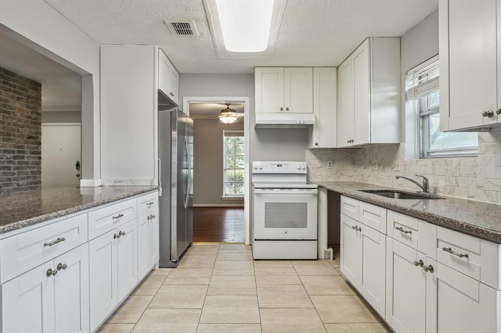 7203 Lacy Hill Drive, Houston, TX 77036 7203 Lacy Hill Drive, Houston, TX 77036