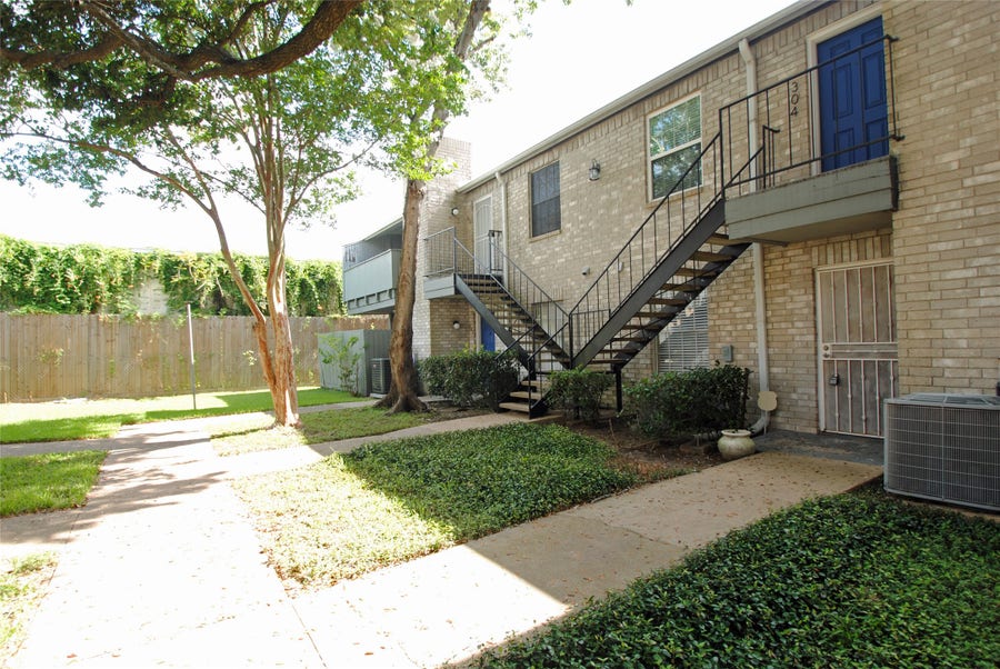 Property photo for 9797 Leawood Boulevard, #302, Houston, TX