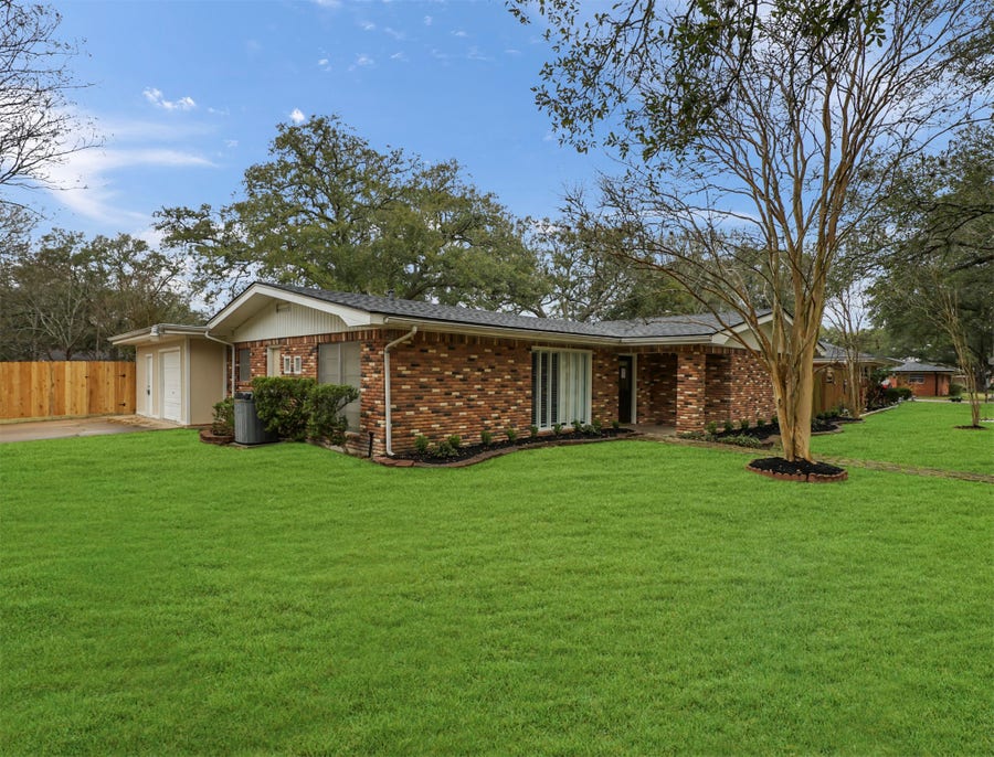 Property photo for 901 Aster Drive, Katy, TX