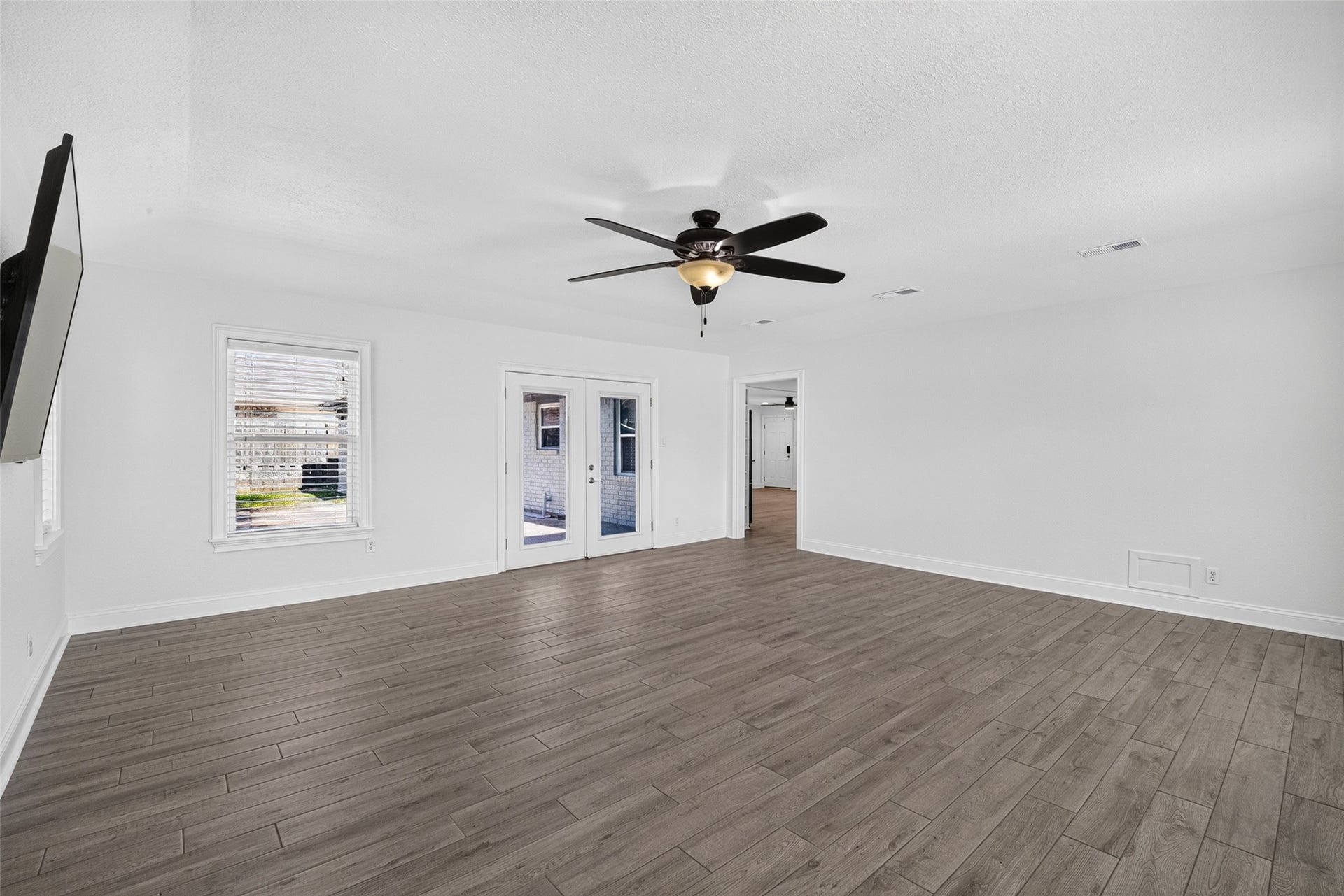 3601 17th Street N, Texas City, TX 77590