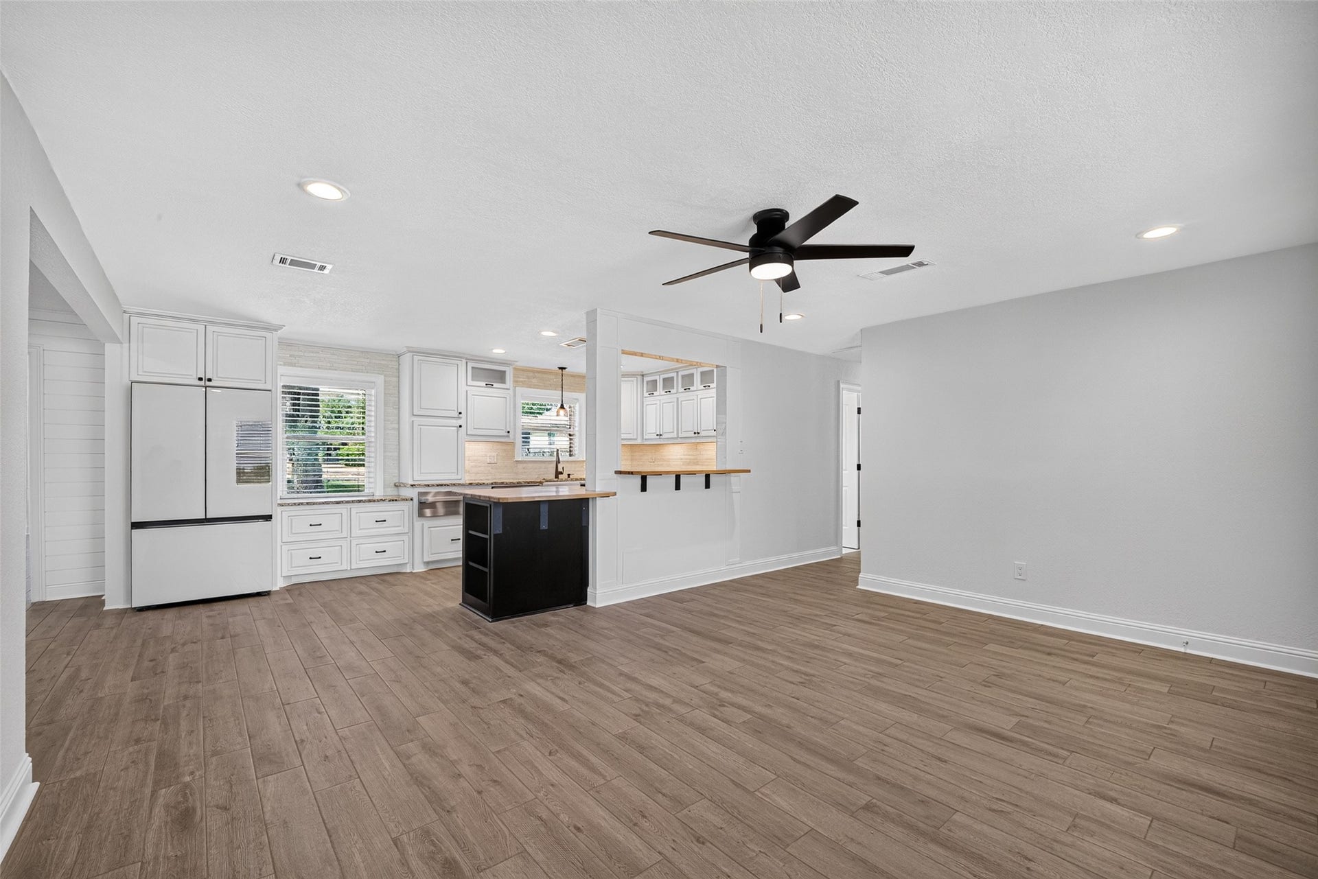 3601 17th Street N, Texas City, TX 77590