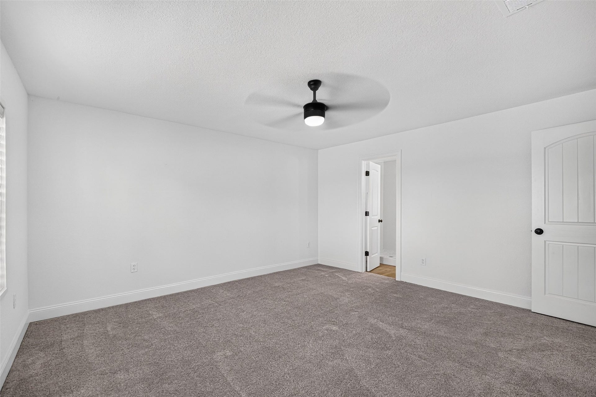 3601 17th Street N, Texas City, TX 77590