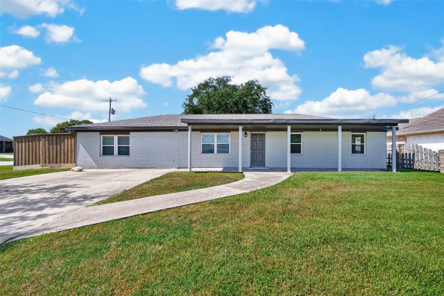 Property photo for 3601 17th Street N, Texas City, TX