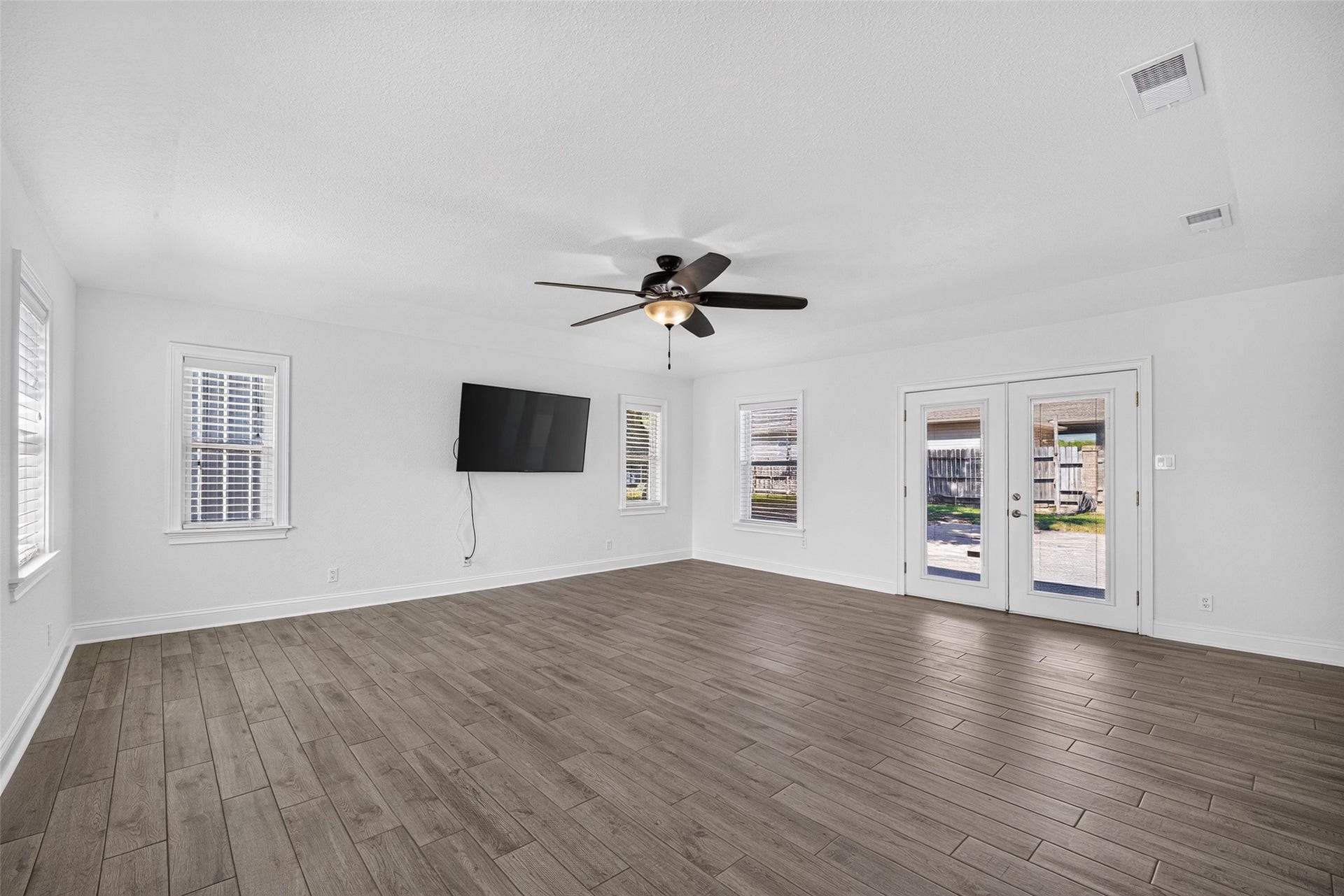 3601 17th Street N, Texas City, TX 77590