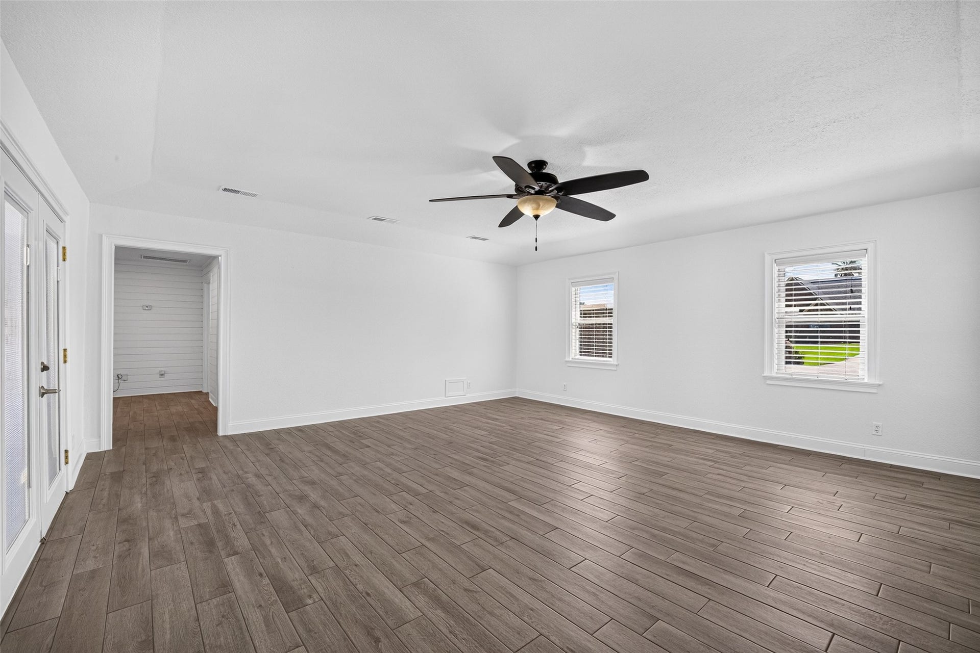 3601 17th Street N, Texas City, TX 77590