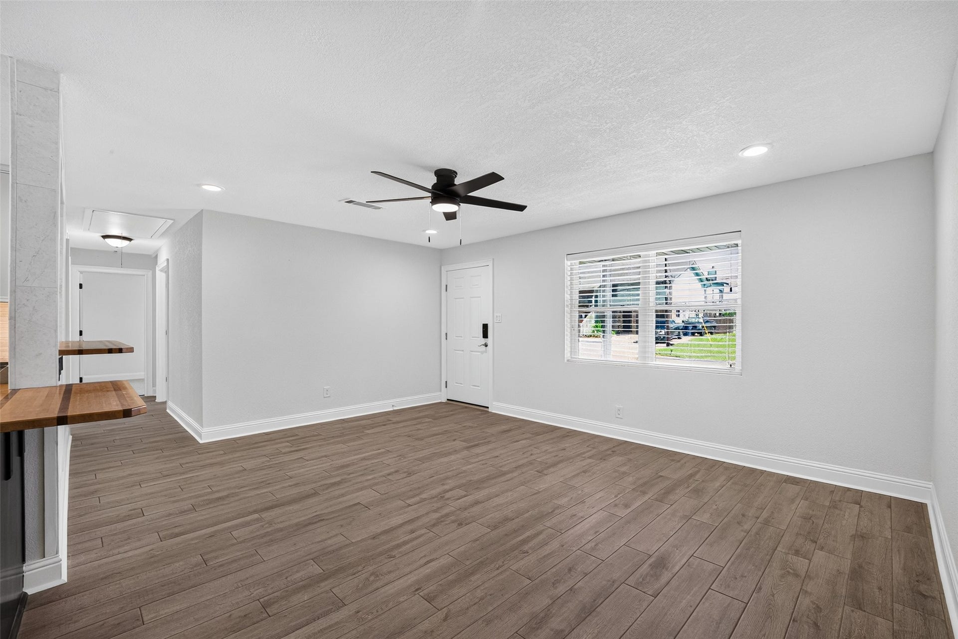 3601 17th Street N, Texas City, TX 77590