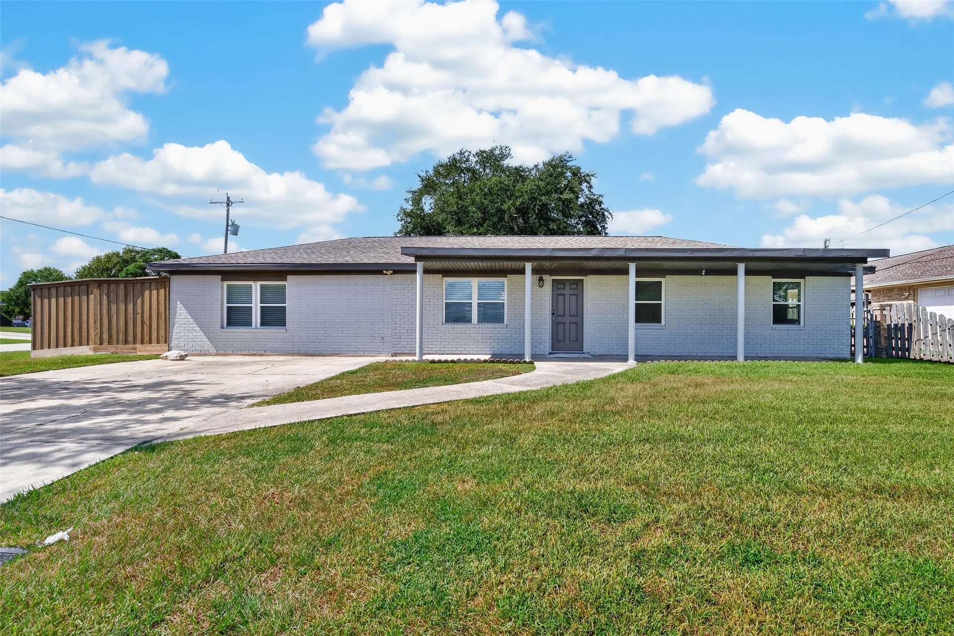 3601 17th Street N, Texas City, TX 77590