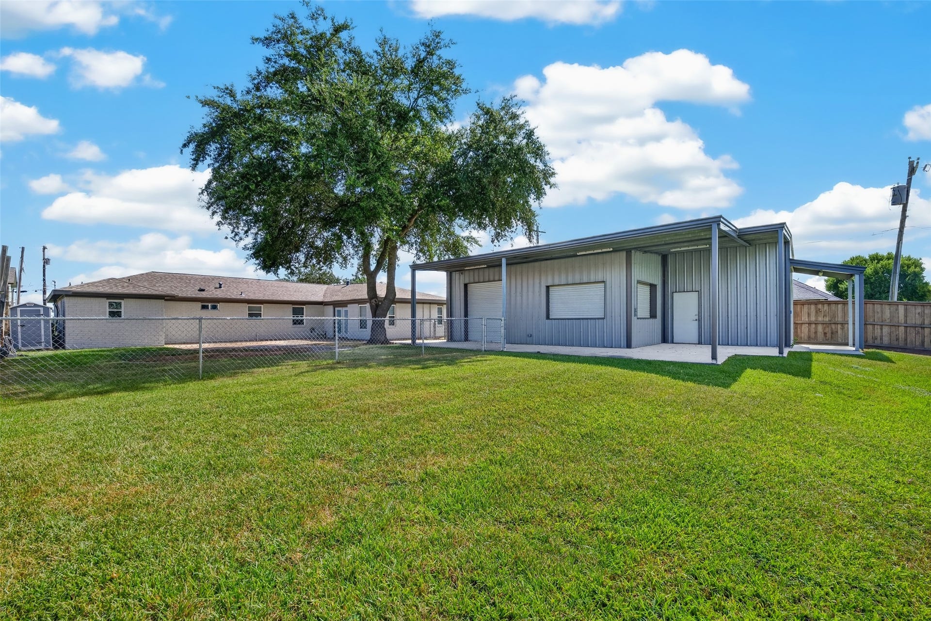 3601 17th Street N, Texas City, TX 77590