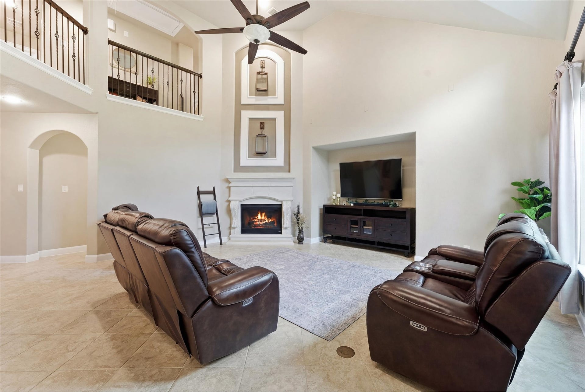 210 Fox Squirrel Court, Pinehurst, TX 77362 Light-filled living room with dramatic ceiling height.