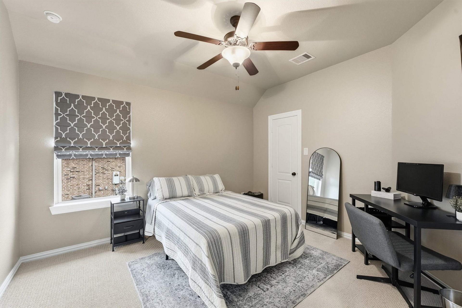 210 Fox Squirrel Court, Pinehurst, TX 77362 Comfortable bedroom with abundant natural light.