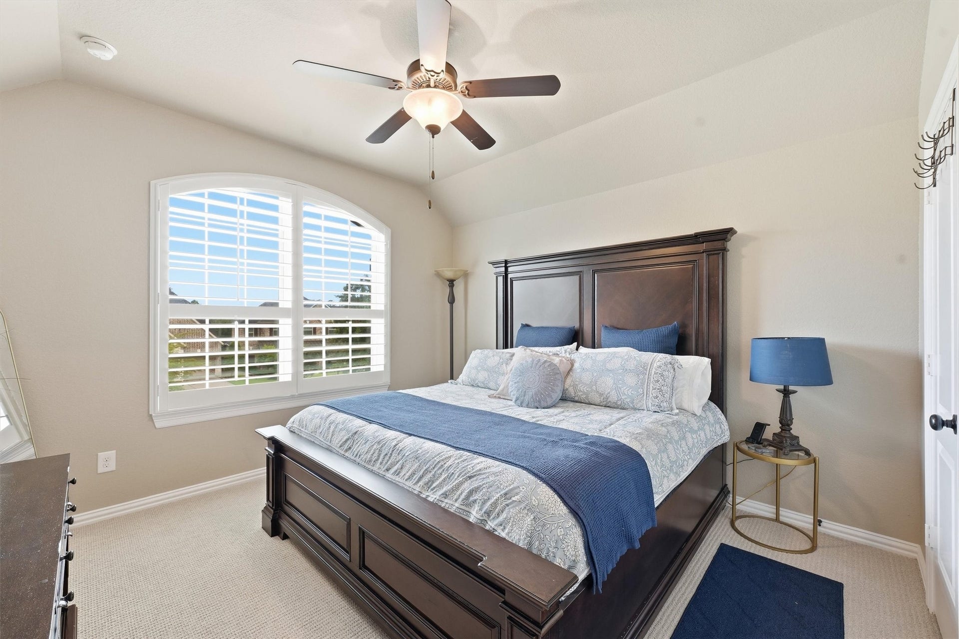 210 Fox Squirrel Court, Pinehurst, TX 77362 Bedrooms with generous closet space.