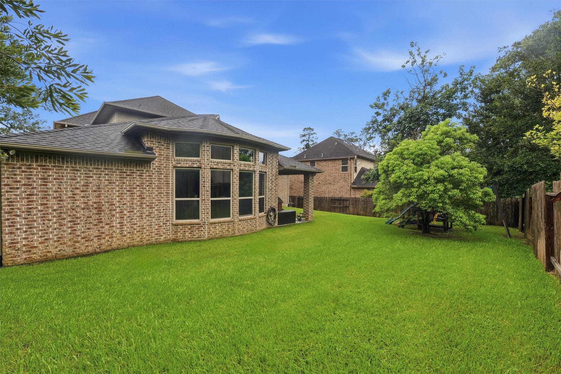 210 Fox Squirrel Court, Pinehurst, TX 77362 Private backyard setting.