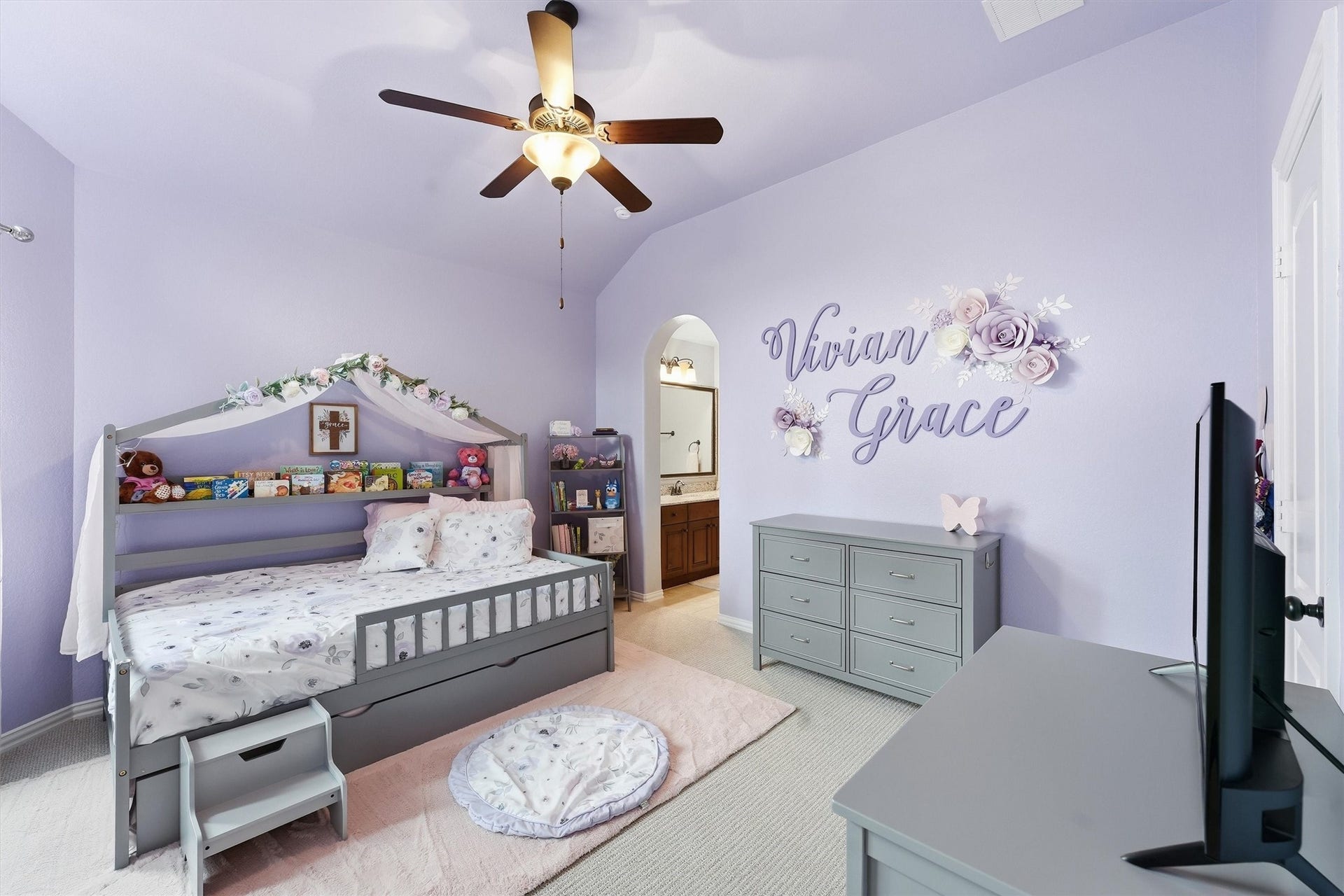 210 Fox Squirrel Court, Pinehurst, TX 77362 Spacious secondary bedroom.