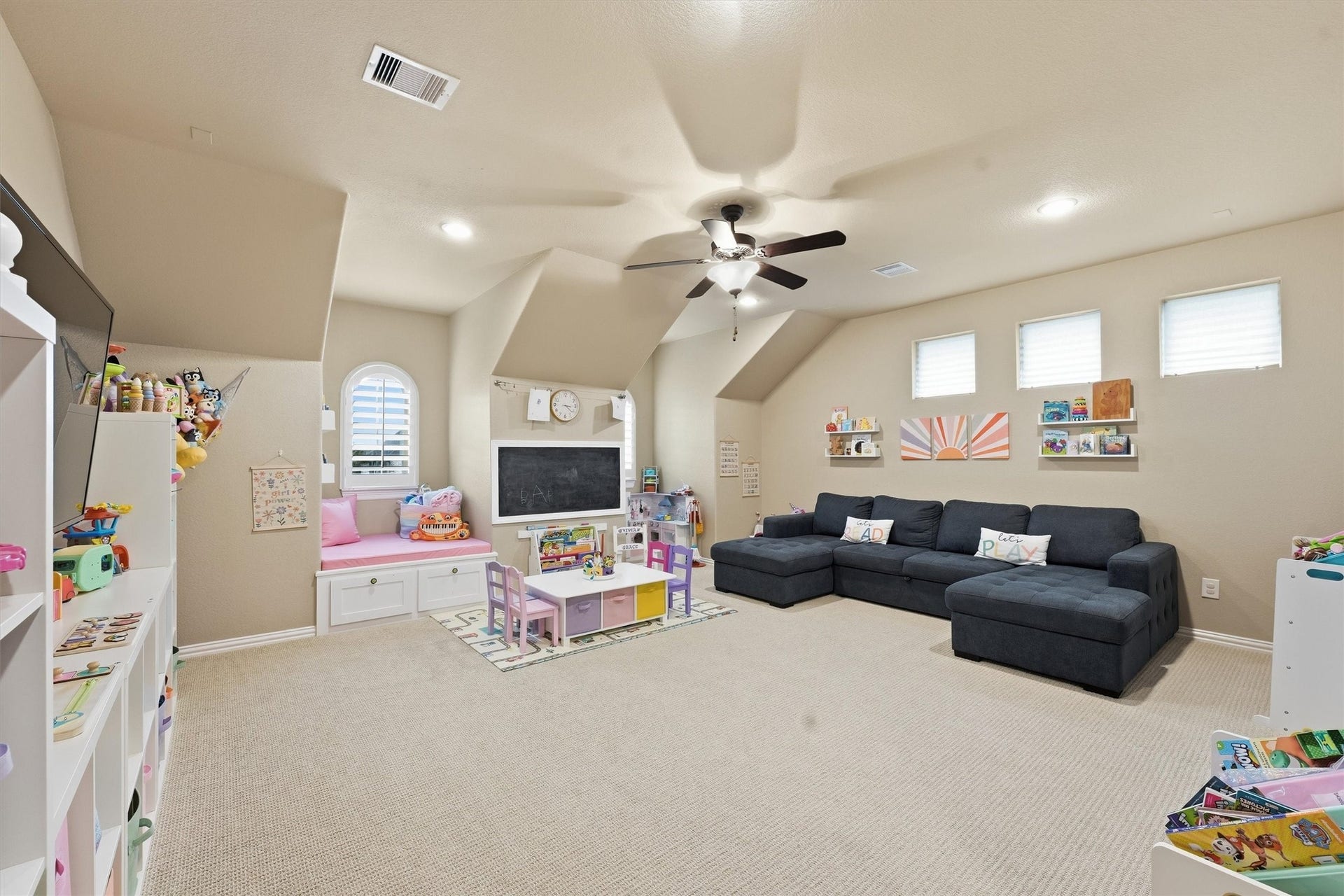 210 Fox Squirrel Court, Pinehurst, TX 77362 Upstairs game room for work or play.