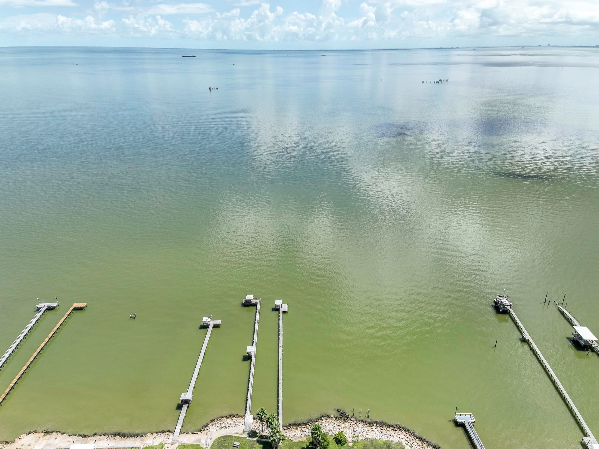 822 5th Street, San Leon, TX 77539 822 5th Street, San Leon, TX 77539