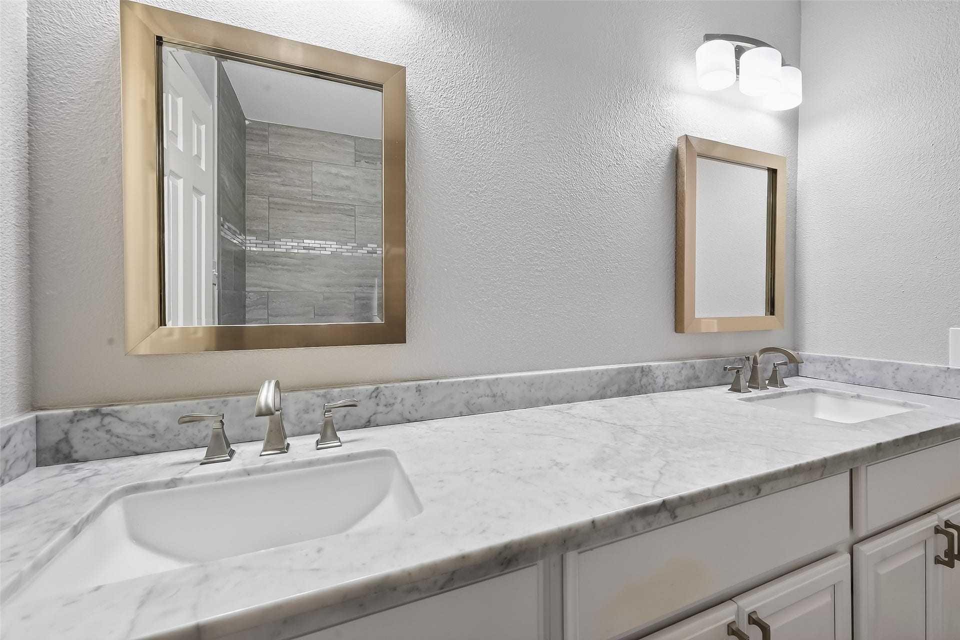 6351 Briar Rose Drive, #149, Houston, TX 77057 Updated secondary bathroom with modern finishes, upgraded countertops, and clean contemporary design.
