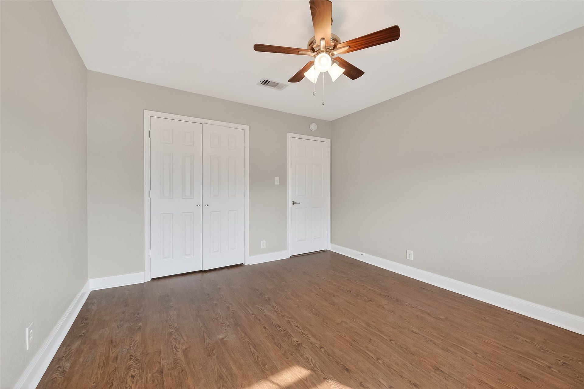 6351 Briar Rose Drive, #149, Houston, TX 77057 Comfortable secondary bedroom with updated interior finishes and generous closet space.