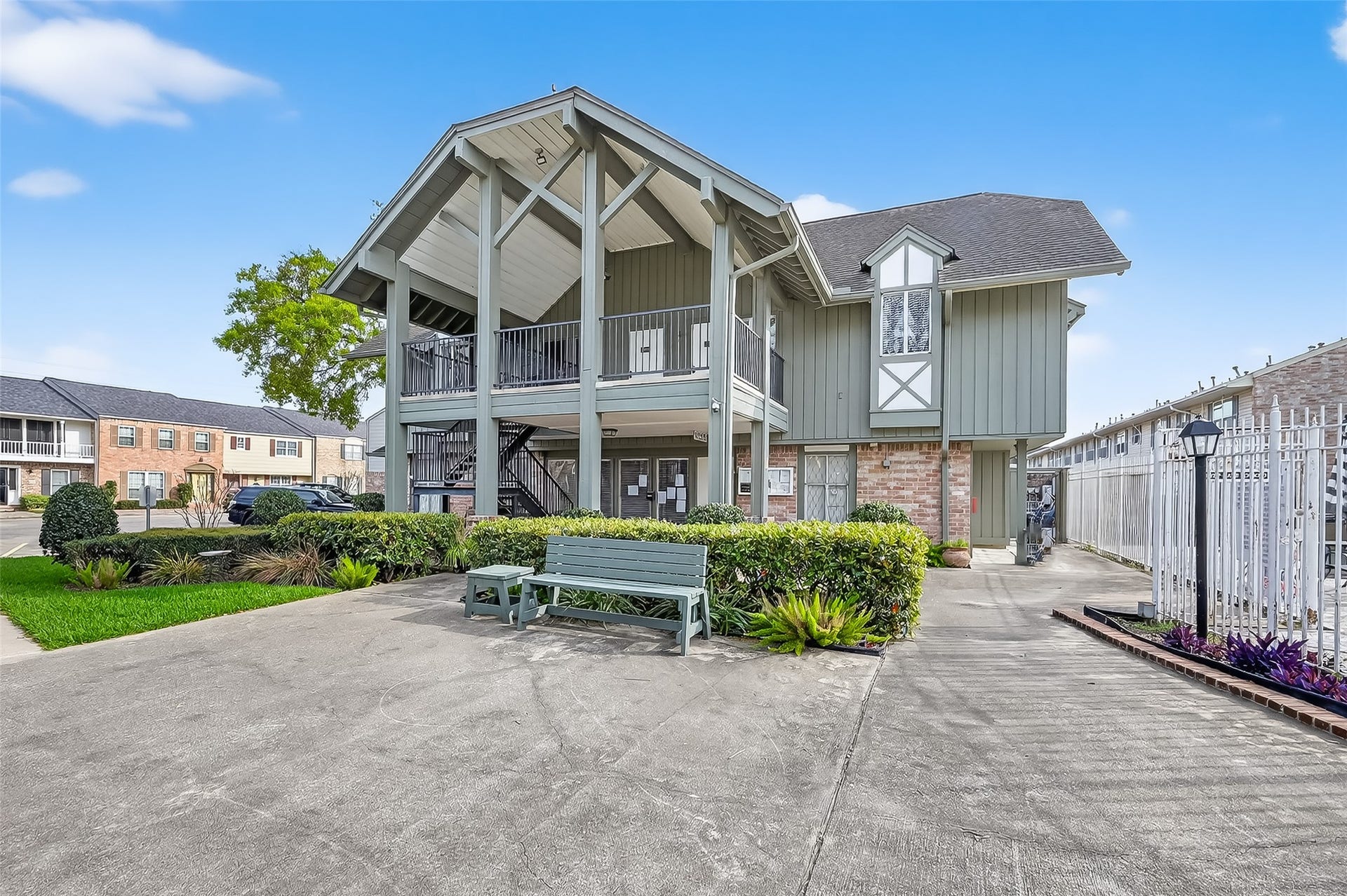 6351 Briar Rose Drive, #149, Houston, TX 77057 Community clubhouse in Briar Grove Drive Townhomes with gathering space and amenities in a prime Houston location.