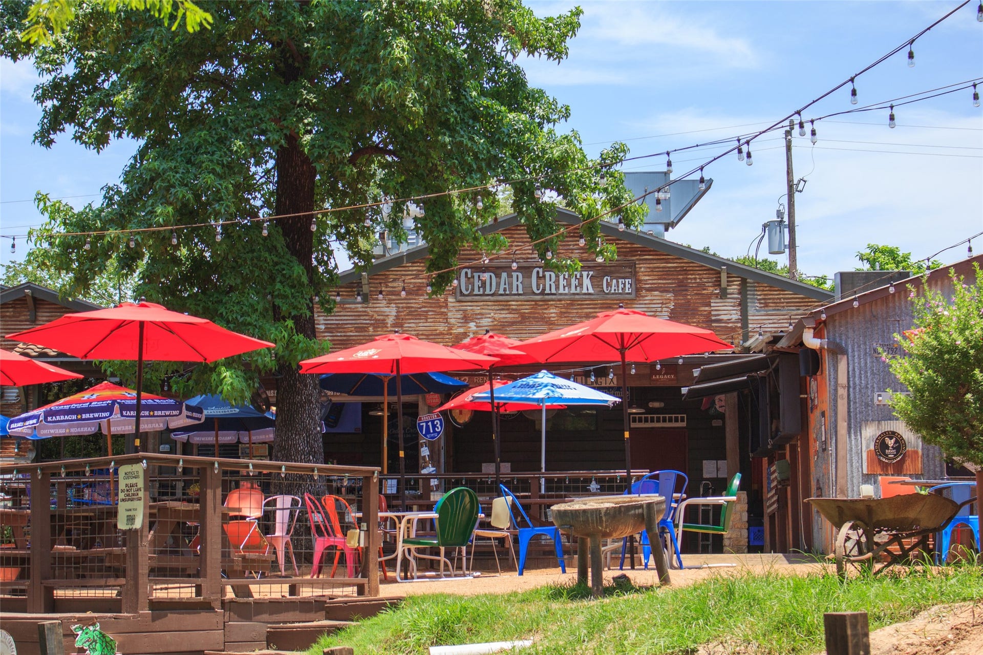 412 Neyland Street, #F, Houston, TX 77022 Close proximities to The Heights' restaurants and bars!