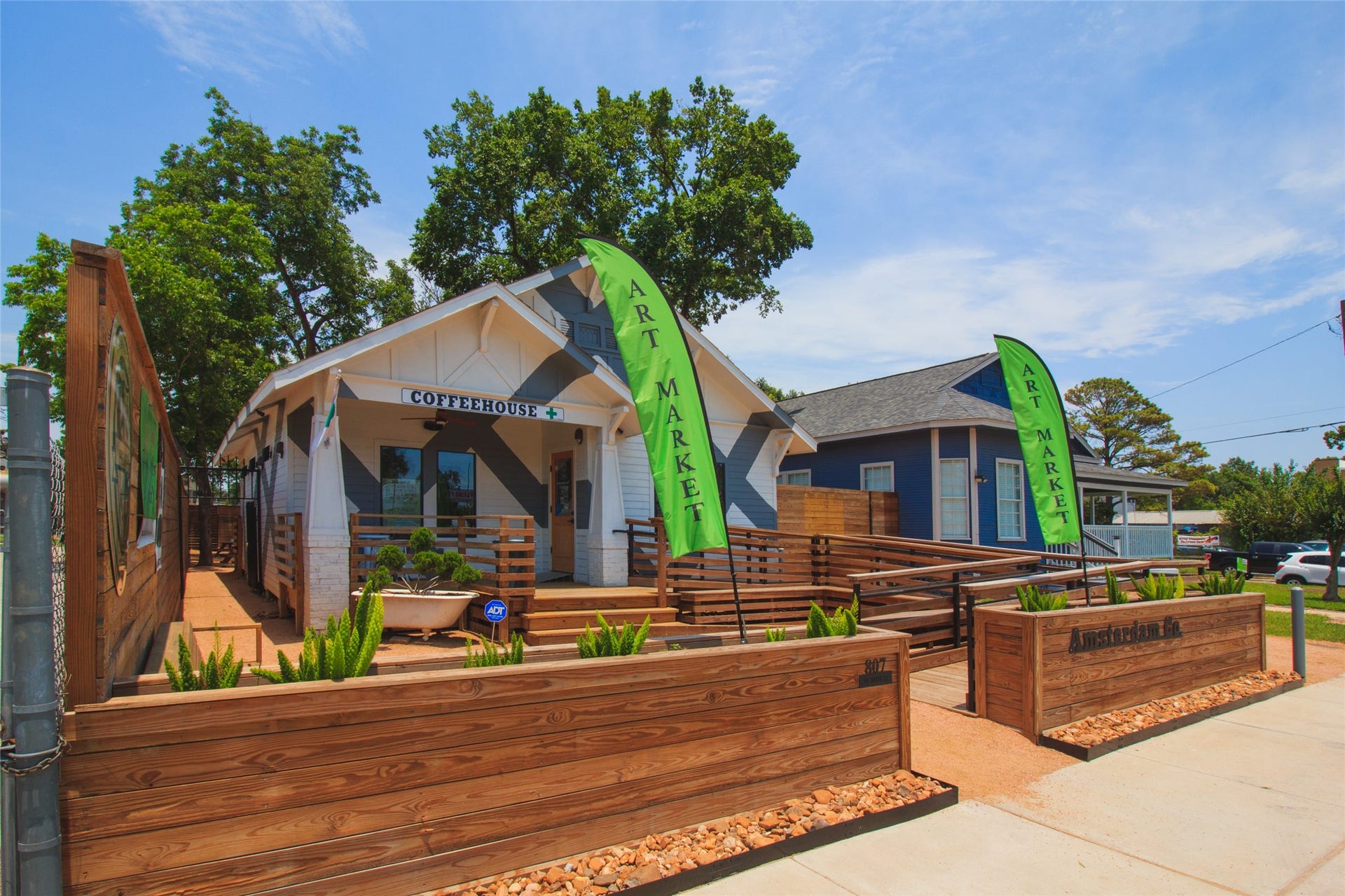 412 Neyland Street, #F, Houston, TX 77022 Close proximities to The Heights' restaurants and bars!