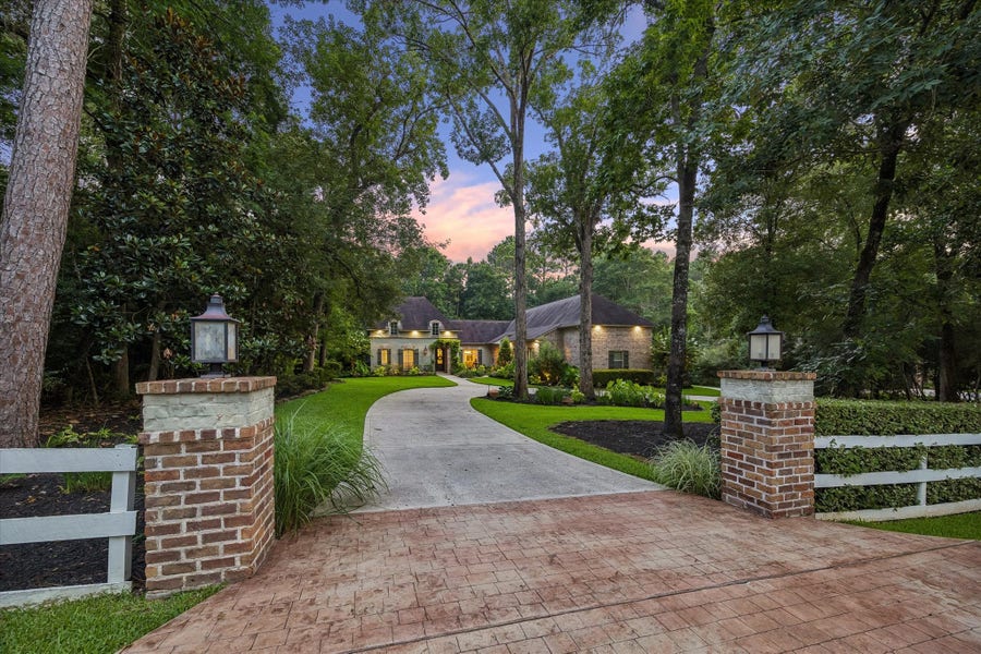 Property photo for 10290 Paradise Valley Drive, Conroe, TX