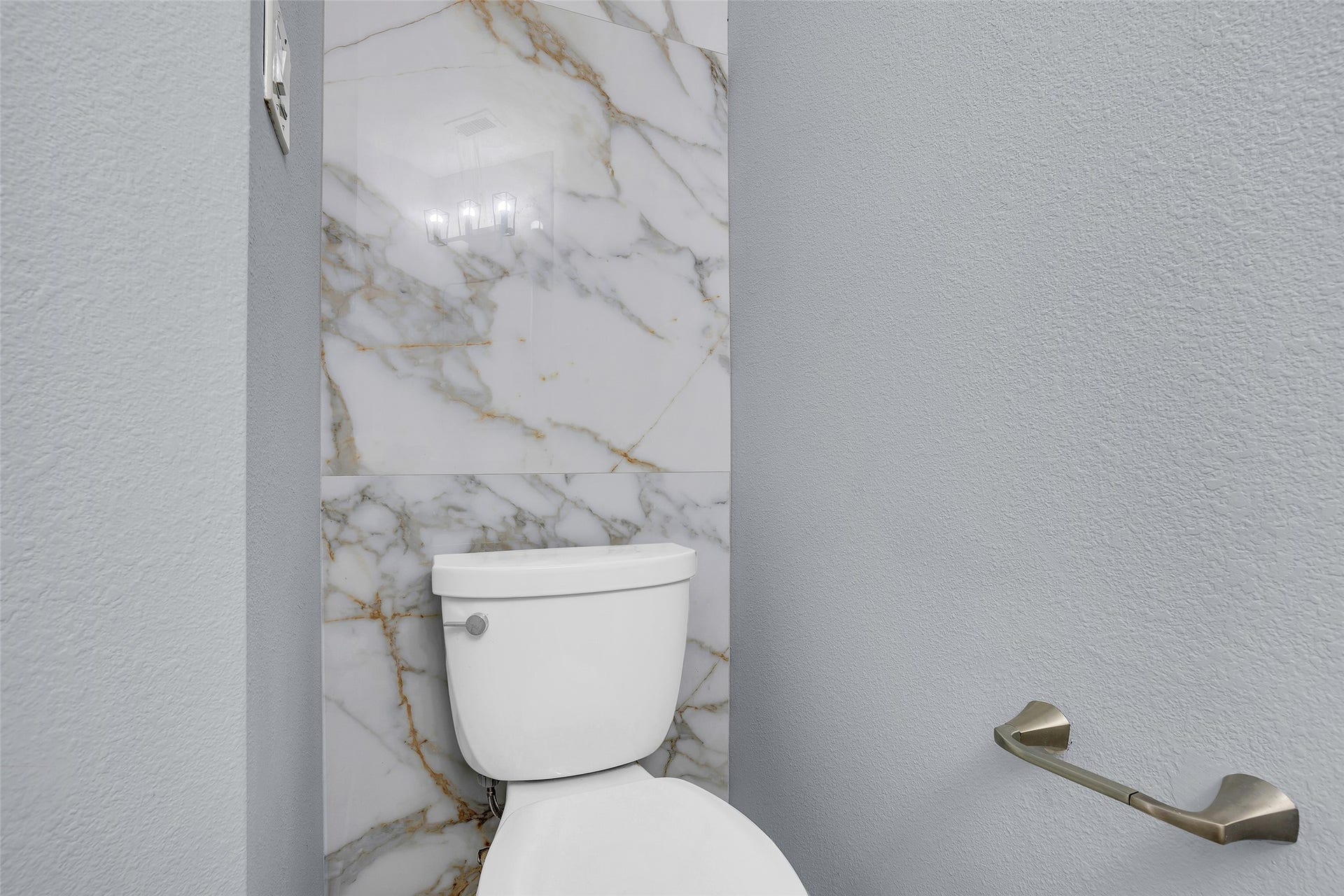 10626 Cortland Ridge Lane, Cypress, TX 77433 Elevate your bathroom experience with a sophisticated accent wall, adding a touch of elegance to everyday moments.