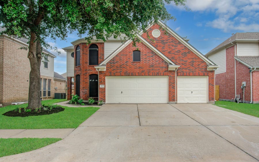 Property photo for 2927 Walnut Knoll Way, Houston, TX