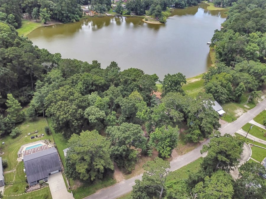 Property photo for 421 Columbia River Road, Conroe, TX
