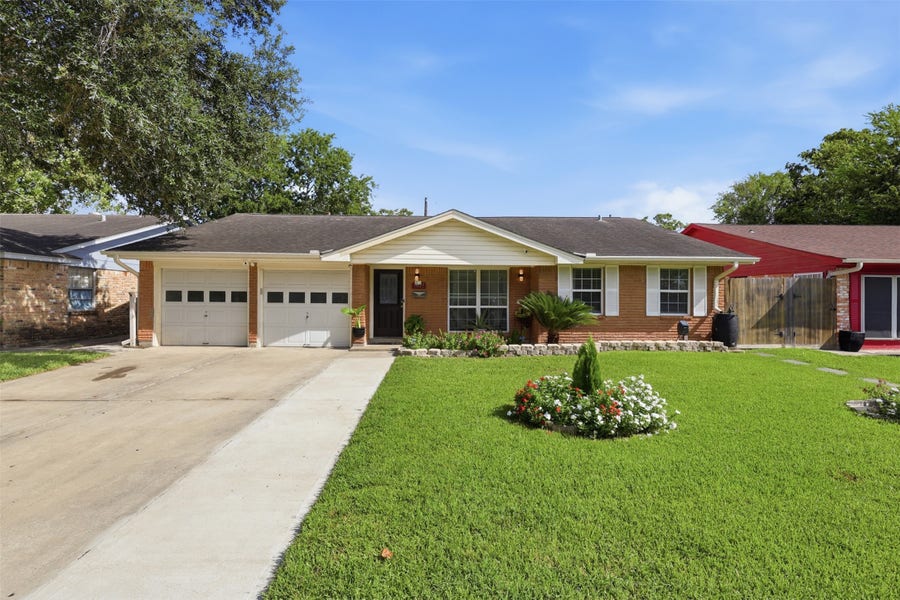 Property photo for 7027 Kingsway Drive, Houston, TX