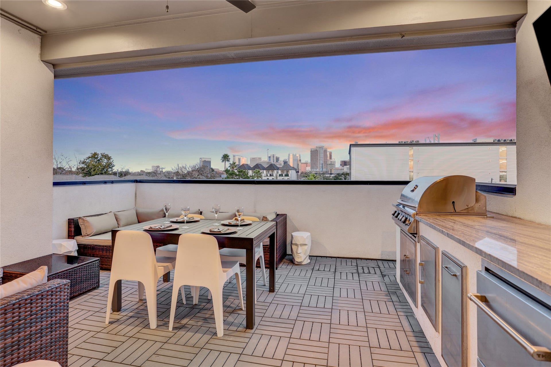 2435 Sheridan Street, Houston, TX 77030 Enjoy peaceful evenings here.