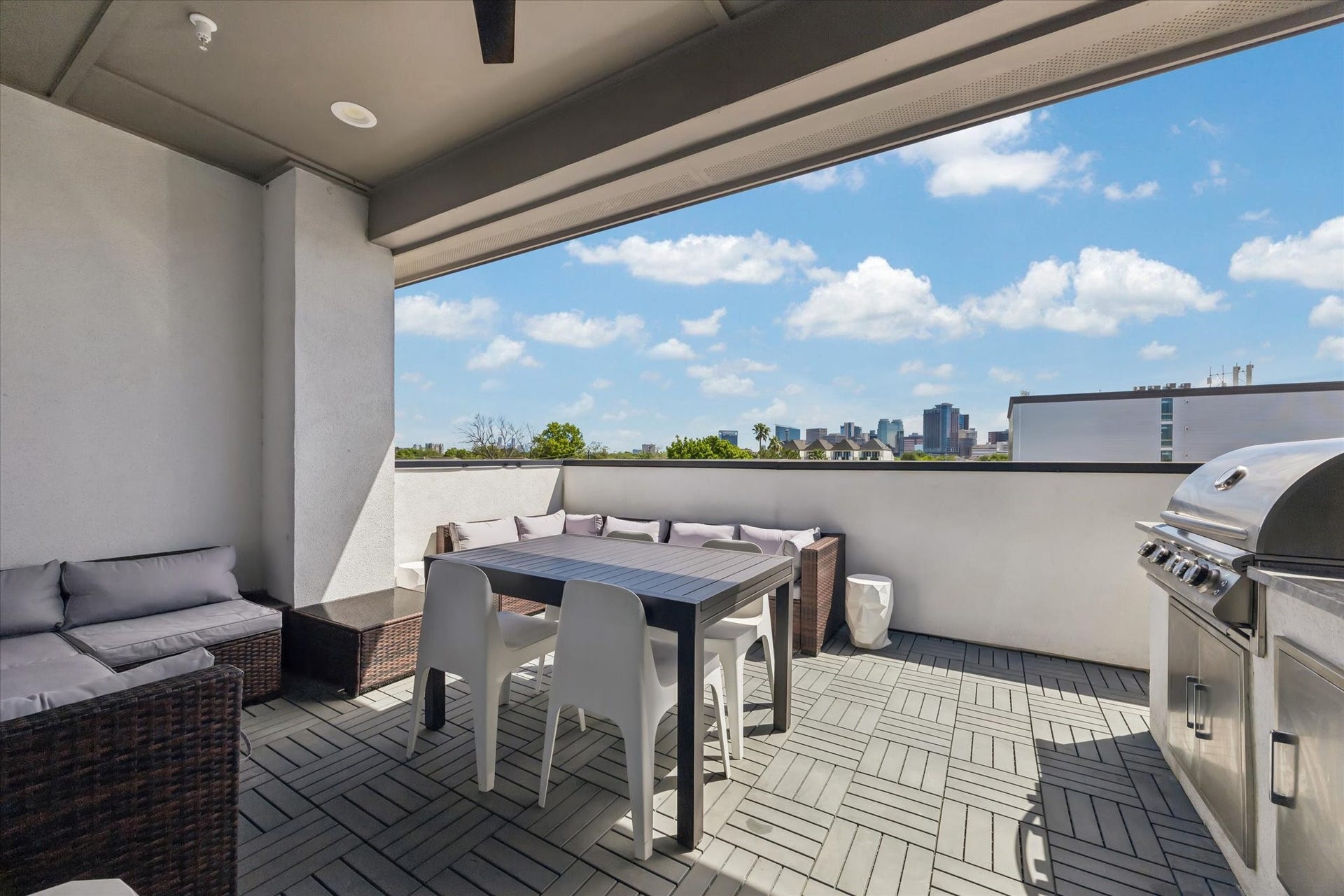 2435 Sheridan Street, Houston, TX 77030 Experience luxury living with a stunning 4th-floor outdoor kitchen and patio, offering breathtaking views and perfect for entertaining.