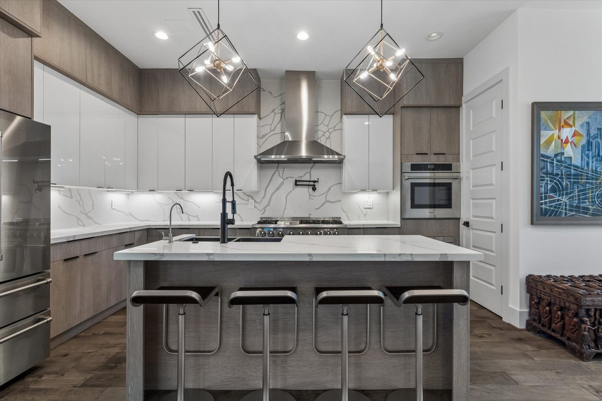2435 Sheridan Street, Houston, TX 77030 Spacious open-concept kitchen perfect for all gatherings.