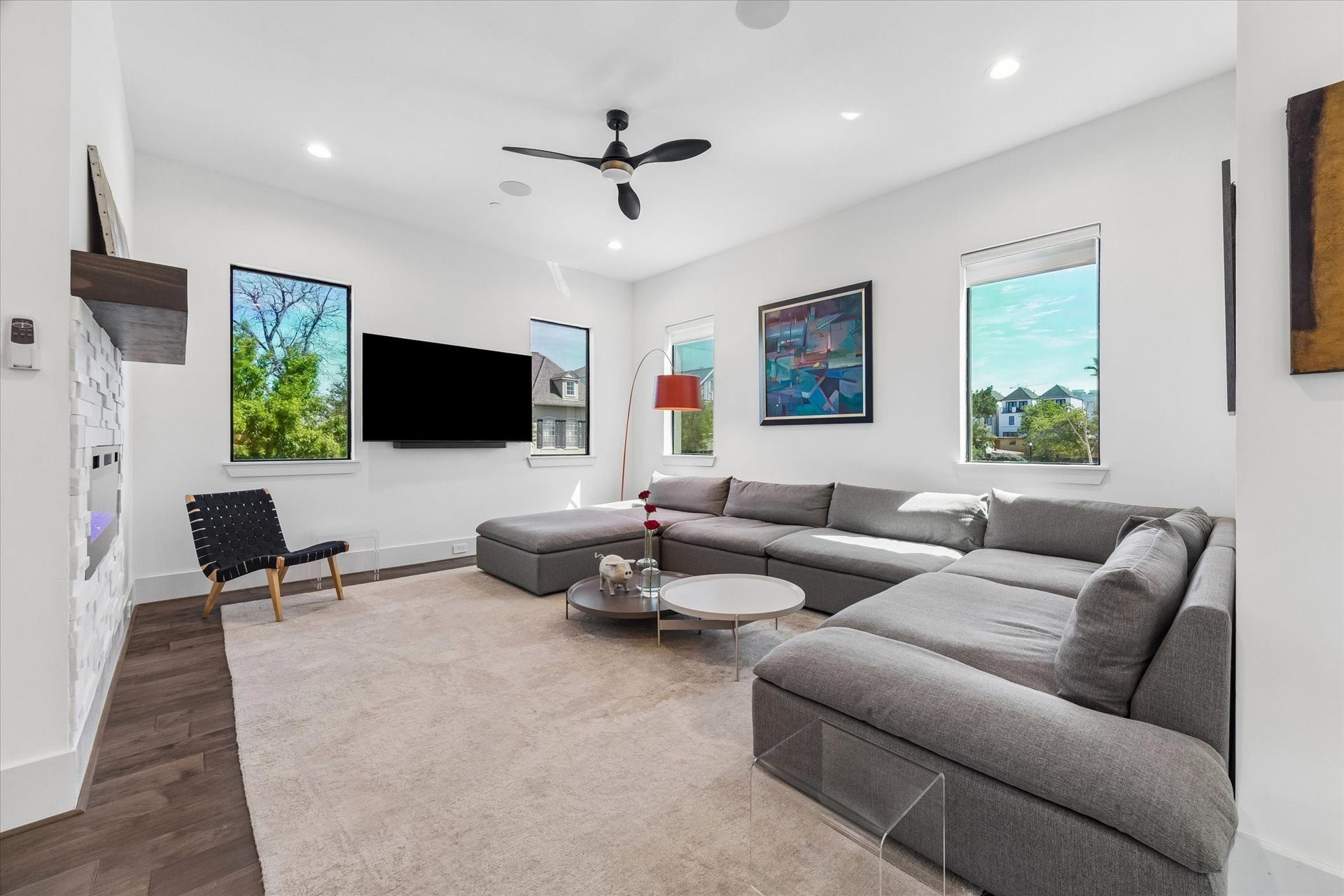 2435 Sheridan Street, Houston, TX 77030 Inviting and roomy living space, perfect for relaxation and entertaining.