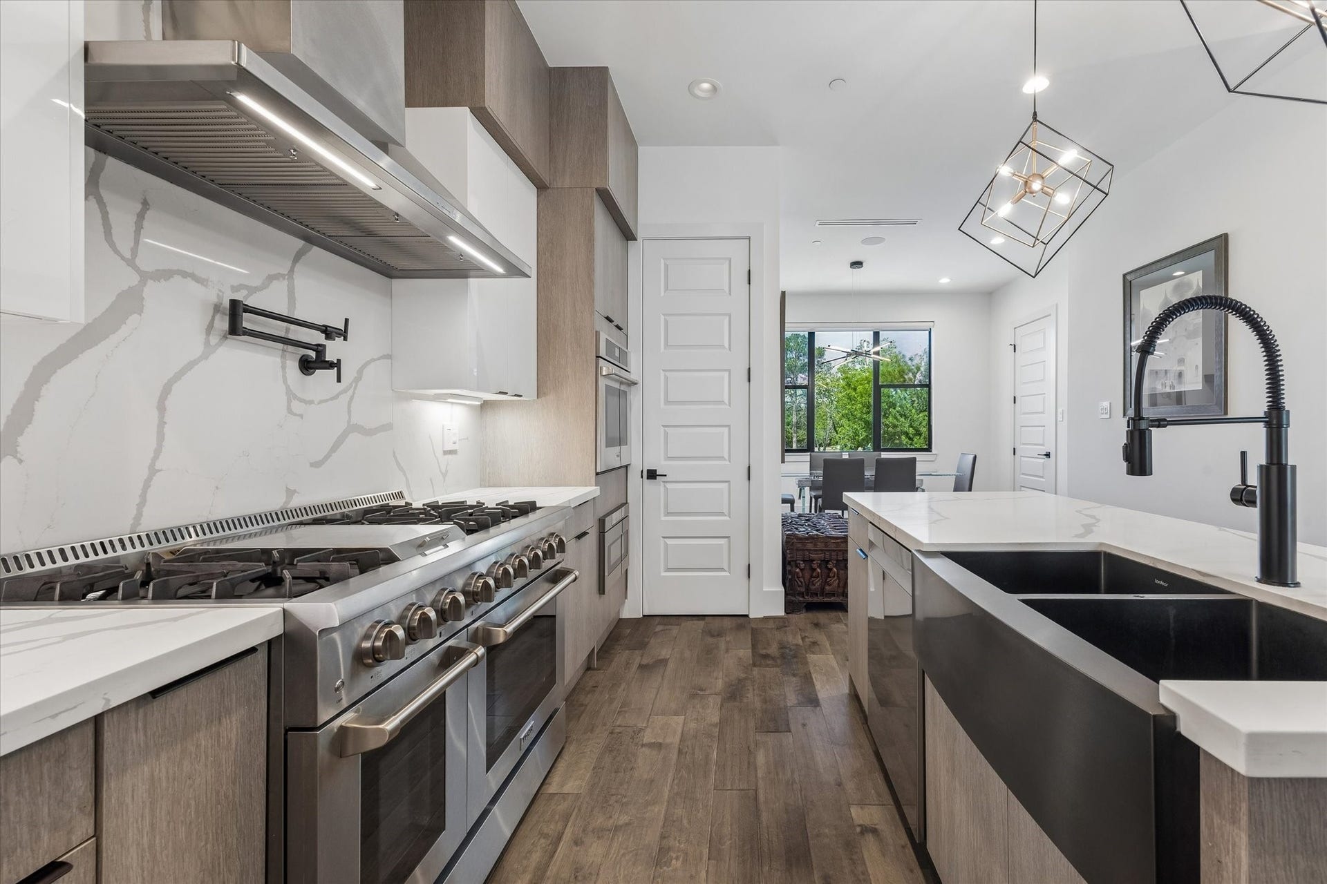 2435 Sheridan Street, Houston, TX 77030 The chefs kitchen that opens to the dining room with 3 ovens perfect for entertaining.