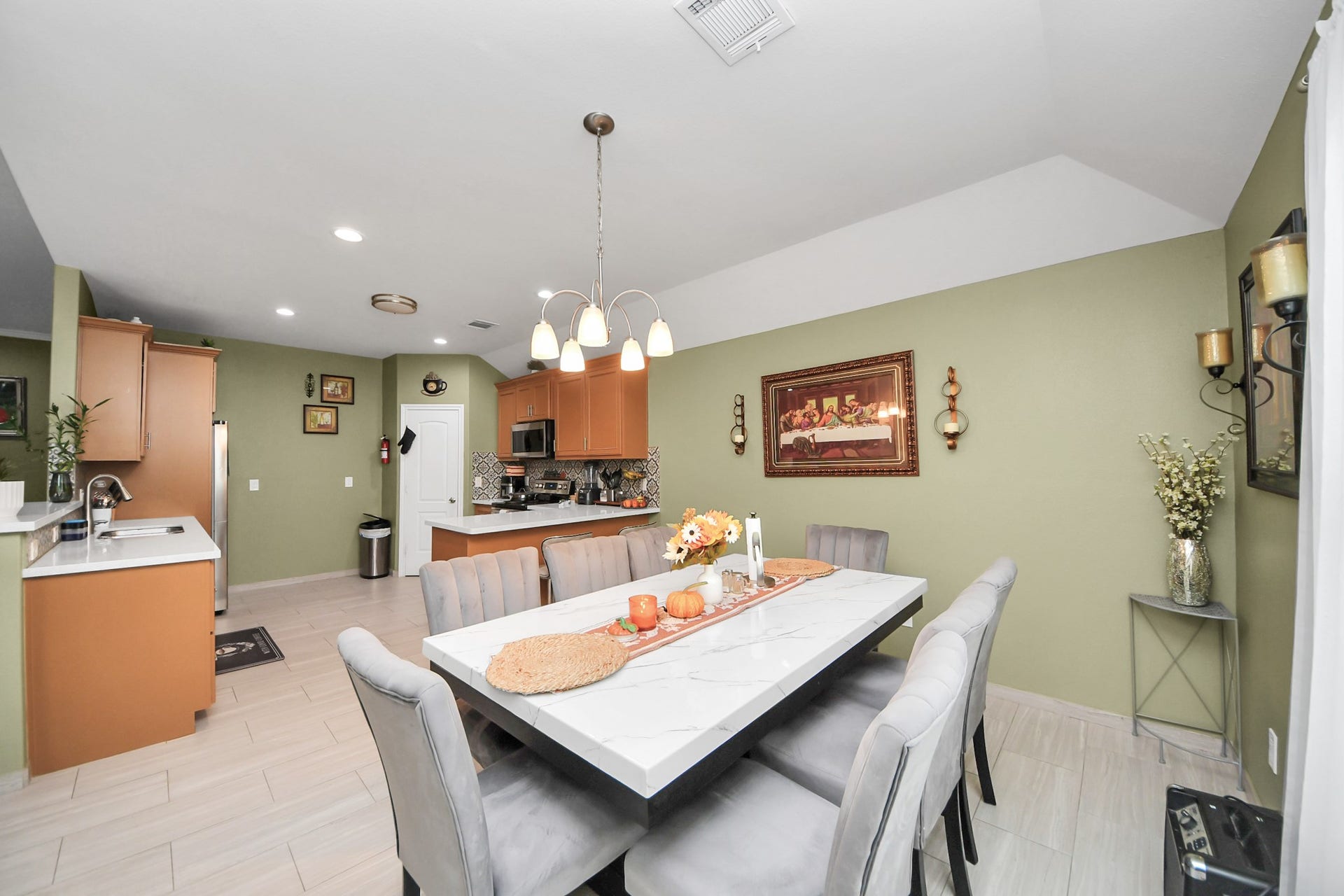 The dining area sits alongside the kitchen and breakfast bar.
