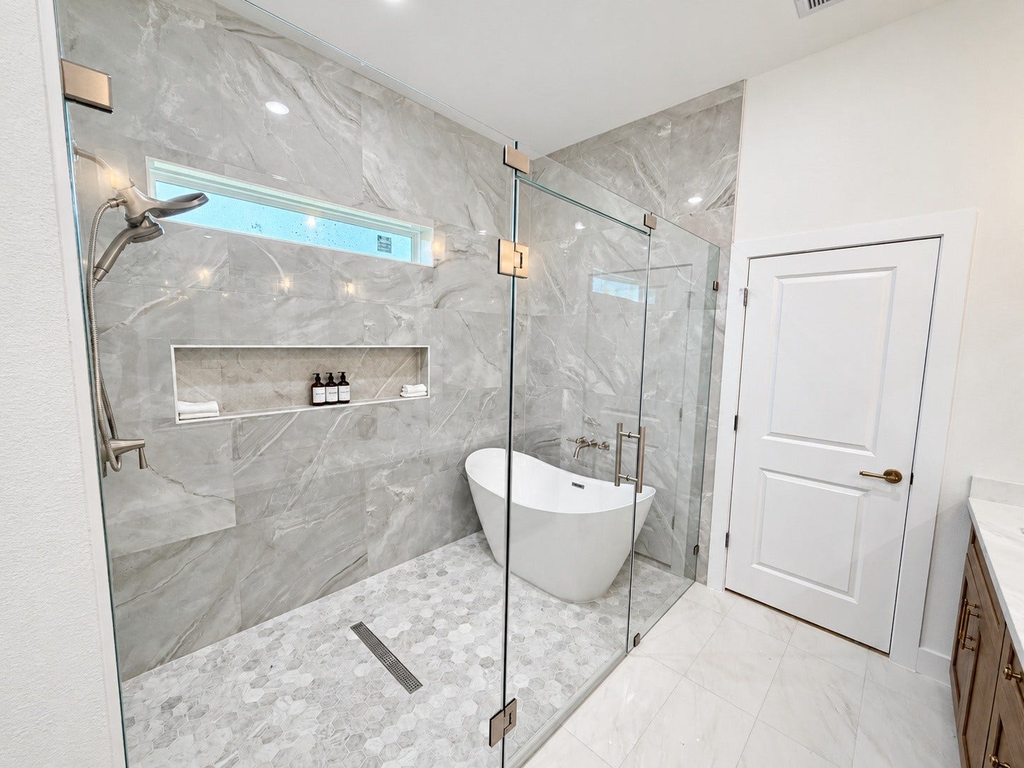 Luxury shower with tub