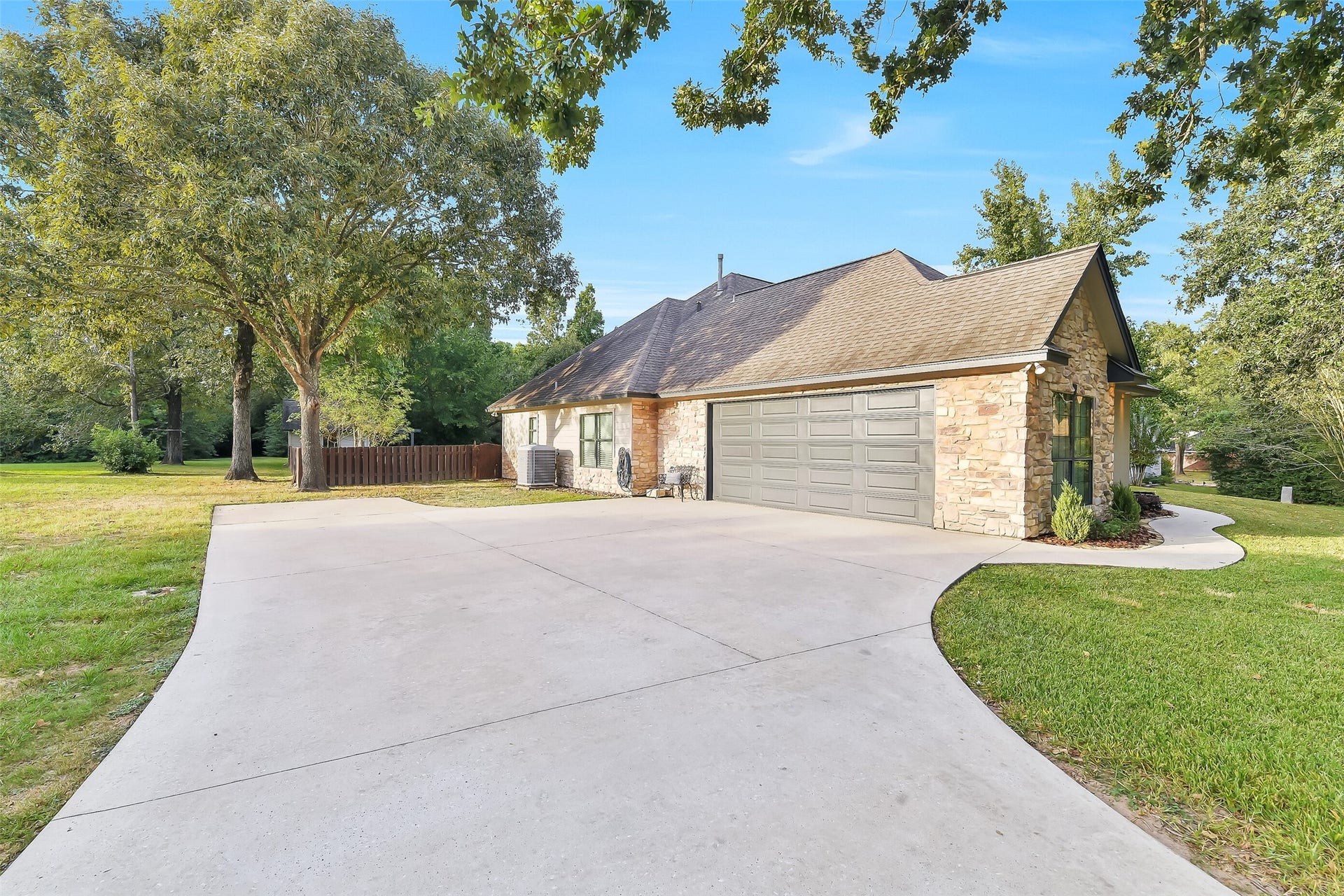 11373 Majestic Drive, Montgomery, TX 77316