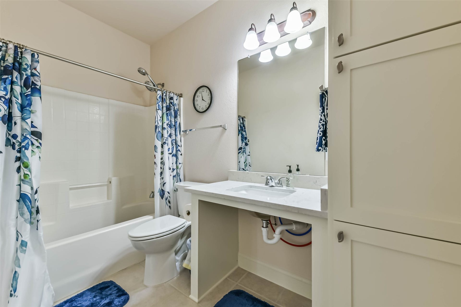 4055 Bentwood Drive, Dickinson, TX 77539 4055 Bentwood Drive, Dickinson, TX 77539