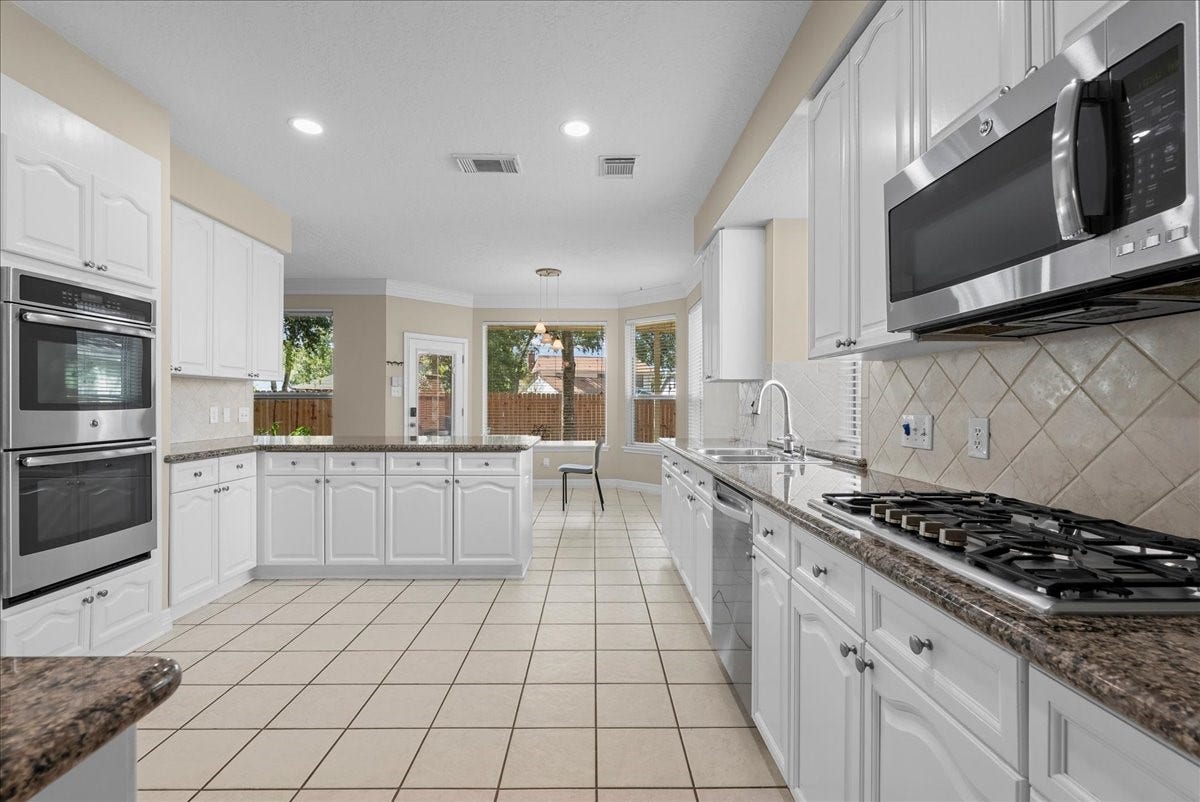 2633 De Four Trace, Seabrook, TX 77586 2633 De Four Trace, Seabrook, TX 77586