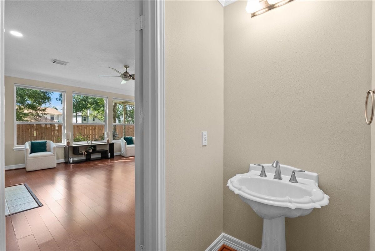2633 De Four Trace, Seabrook, TX 77586 2633 De Four Trace, Seabrook, TX 77586